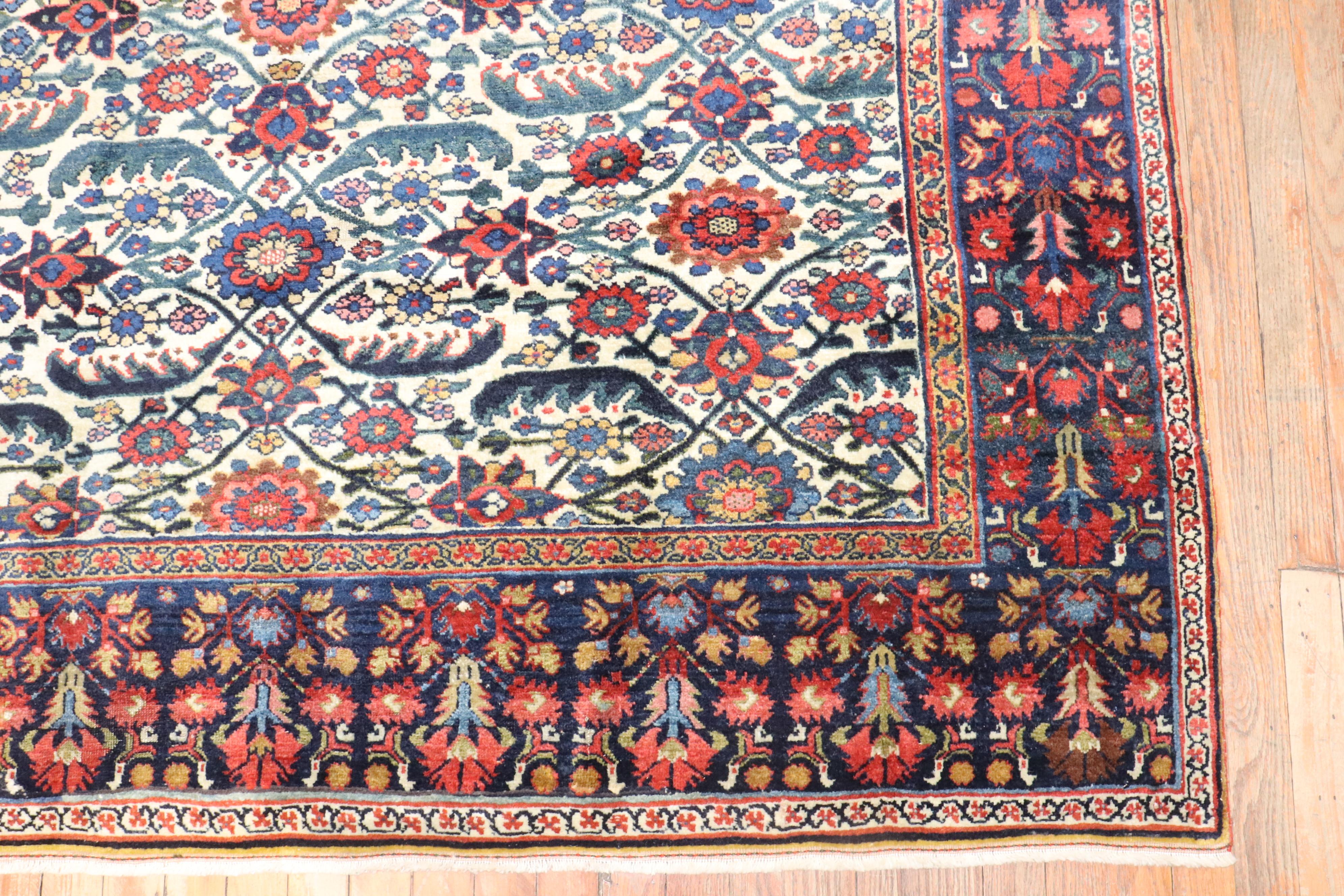 Tappeto Zabihi Collection'S Ivory Field Antique Persian Bidjar Gallery (a) Gallery in vendita 3