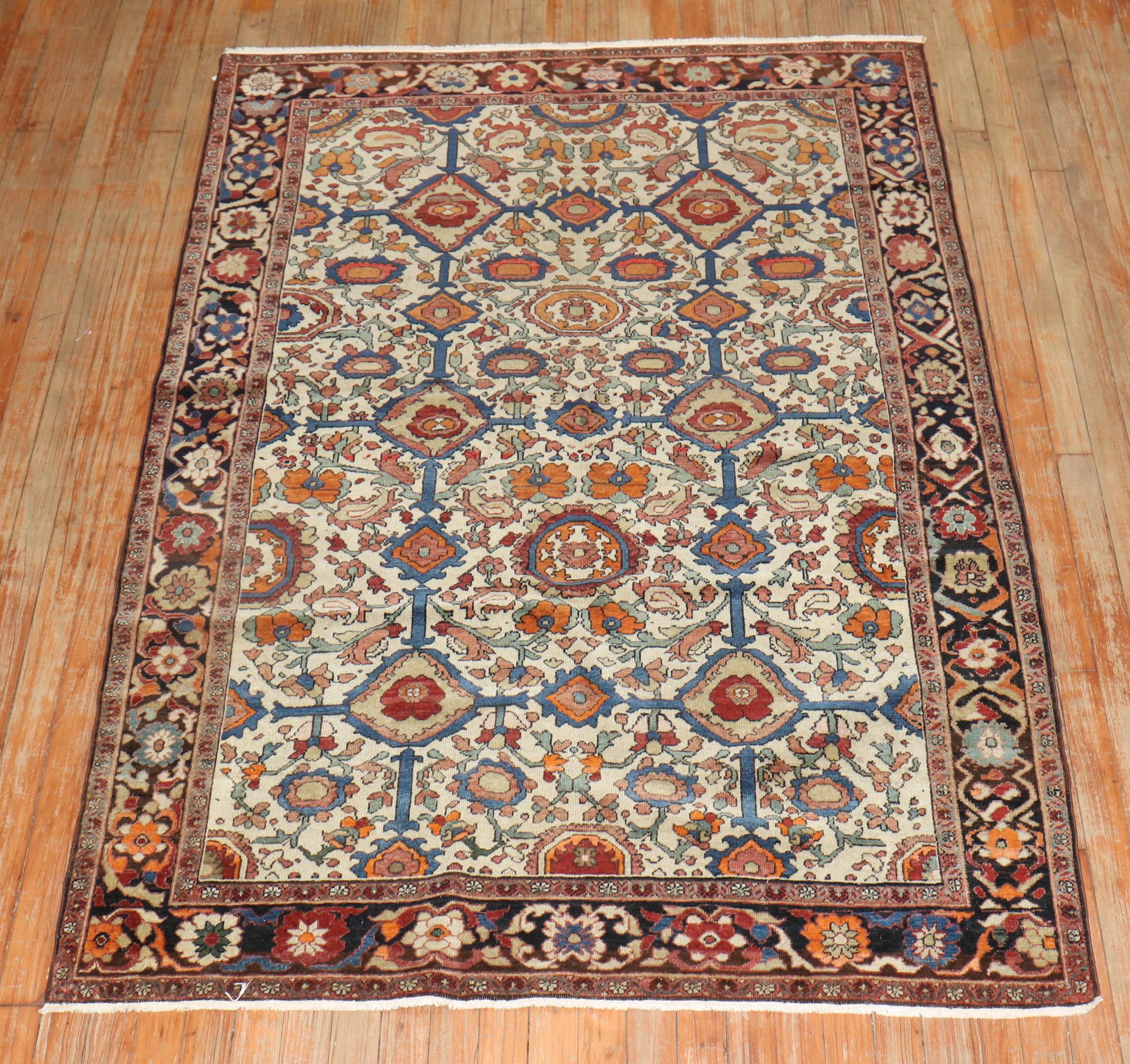 Zabihi Collection Elfenbeinfarbener Grund Malayer Akzentteppich (Wolle) im Angebot