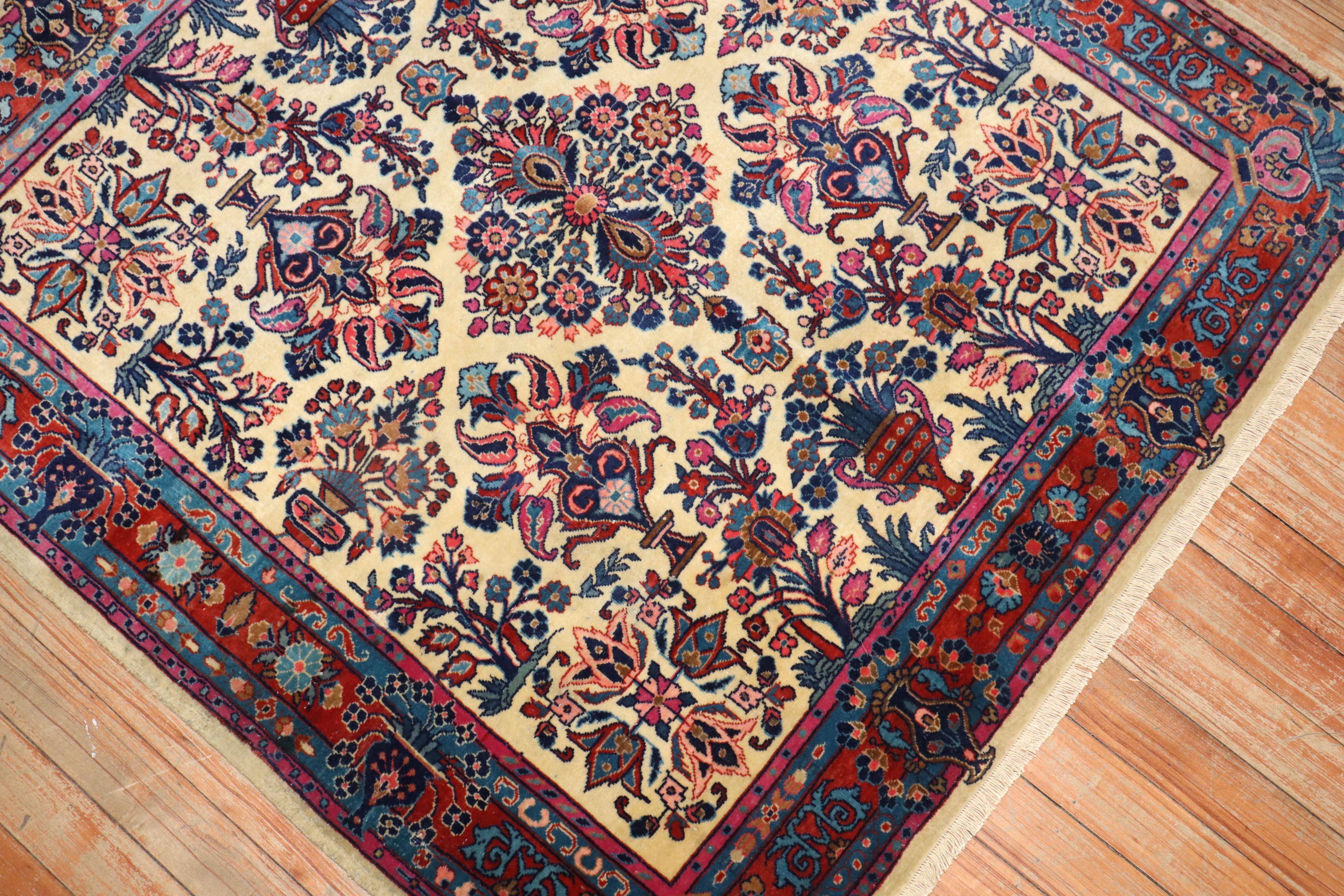 Elfenbeinfarbener quadratischer persischer Kashan-Teppich der Zabihi-Kollektion (Volkskunst) im Angebot