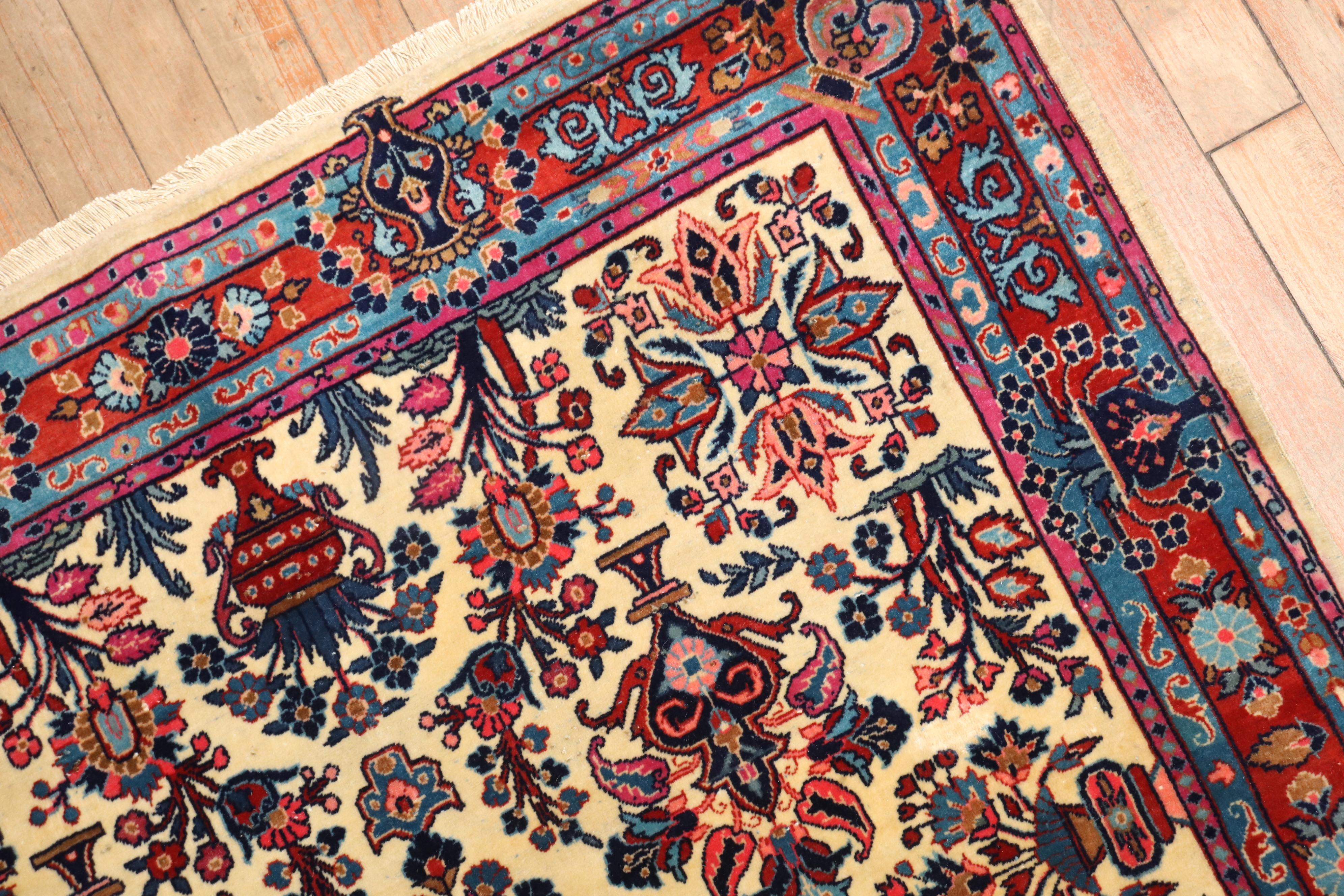 Elfenbeinfarbener quadratischer persischer Kashan-Teppich der Zabihi-Kollektion im Zustand „Gut“ im Angebot in New York, NY