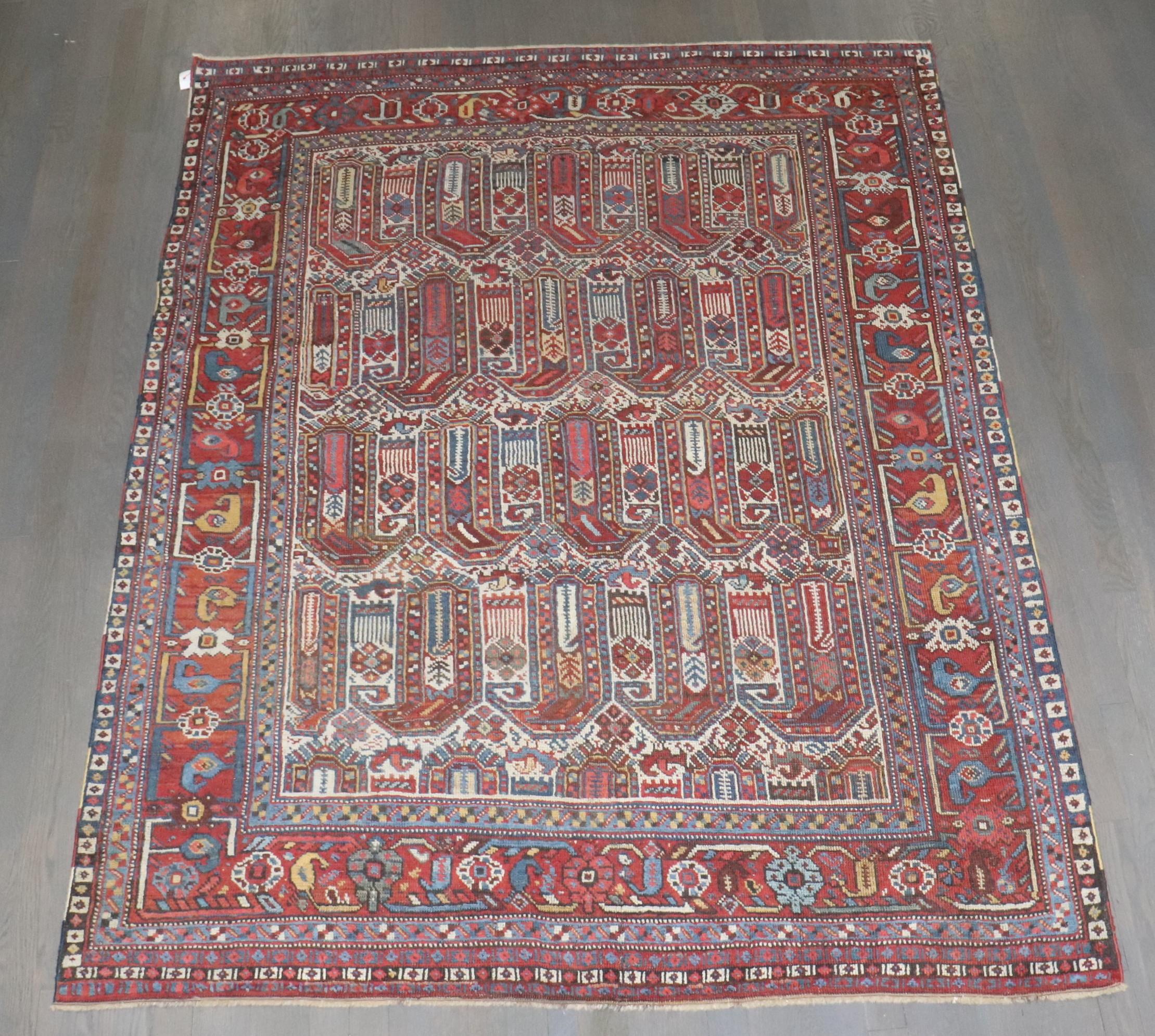 Un hermoso tejido persa tribal con un gran diseño paisley en un tamaño bastante atractivo.

Tamaño: 5'3
