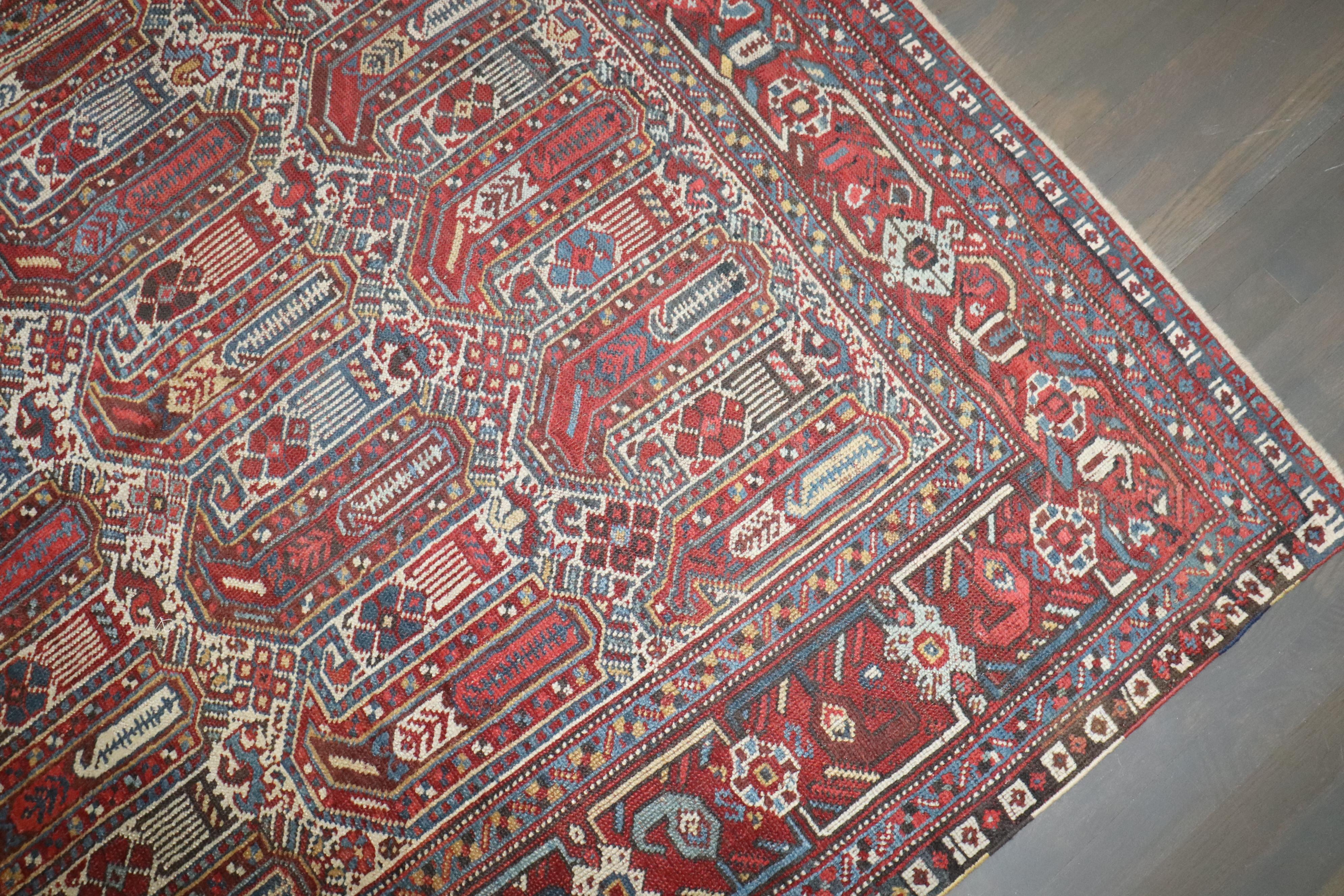 Colección Zabihi Alfombra Tribal Marfil Shiraz Khamseh Antigua en Bueno estado para la venta en New York, NY