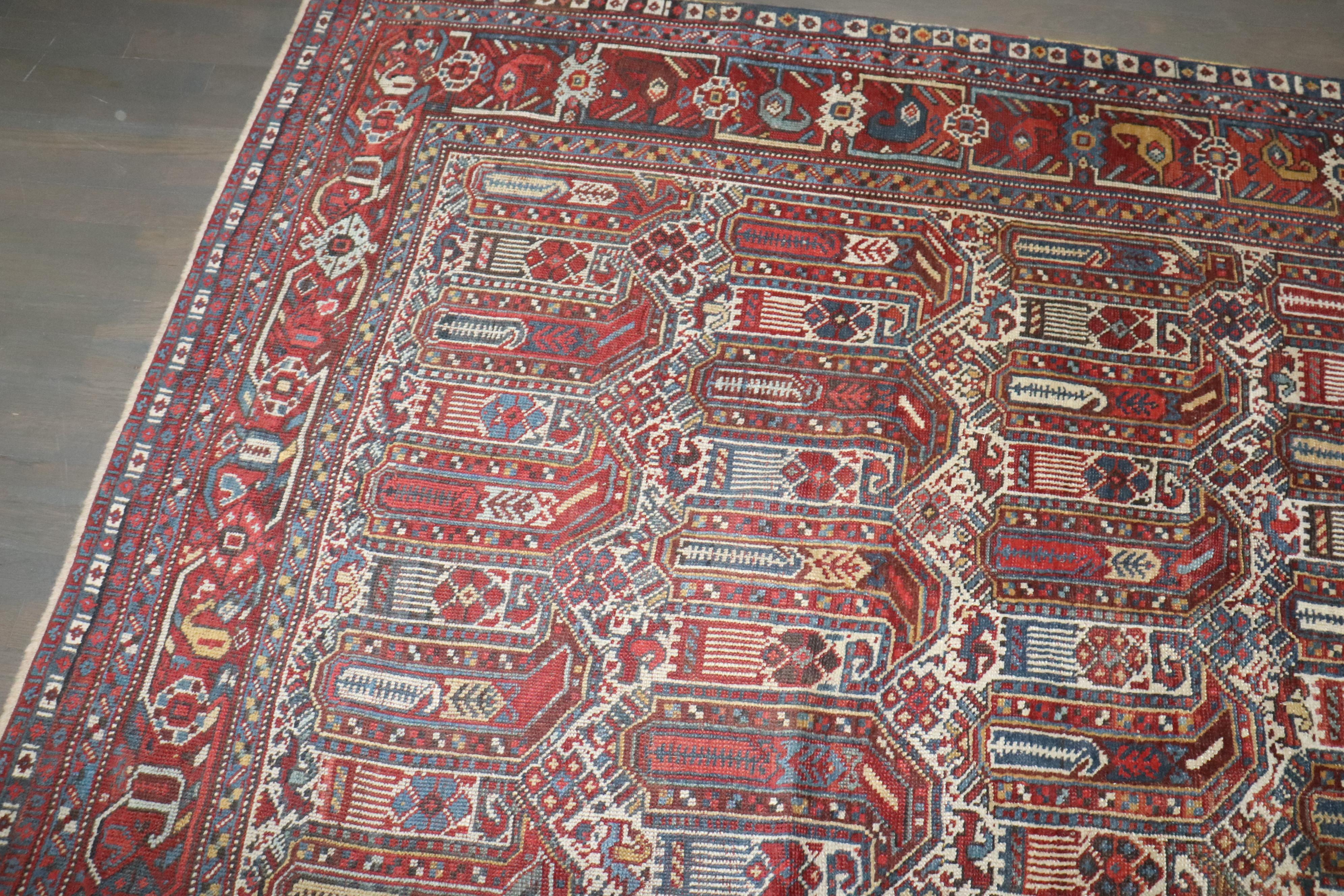 Colección Zabihi Alfombra Tribal Marfil Shiraz Khamseh Antigua en venta 1