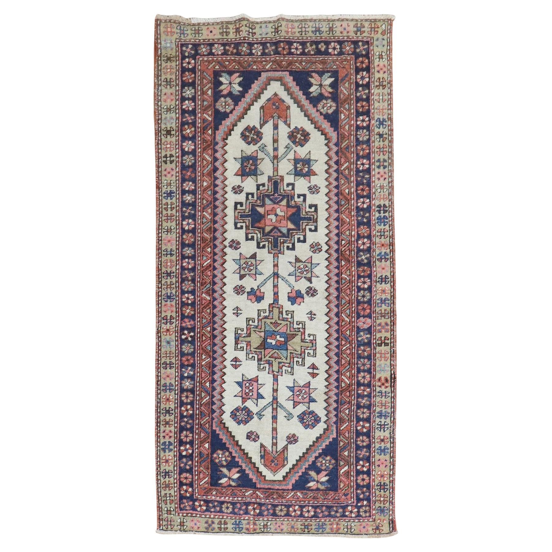Zabihi Collection Elfenbeinfarbener Tribal Heriz Kleiner Läufer