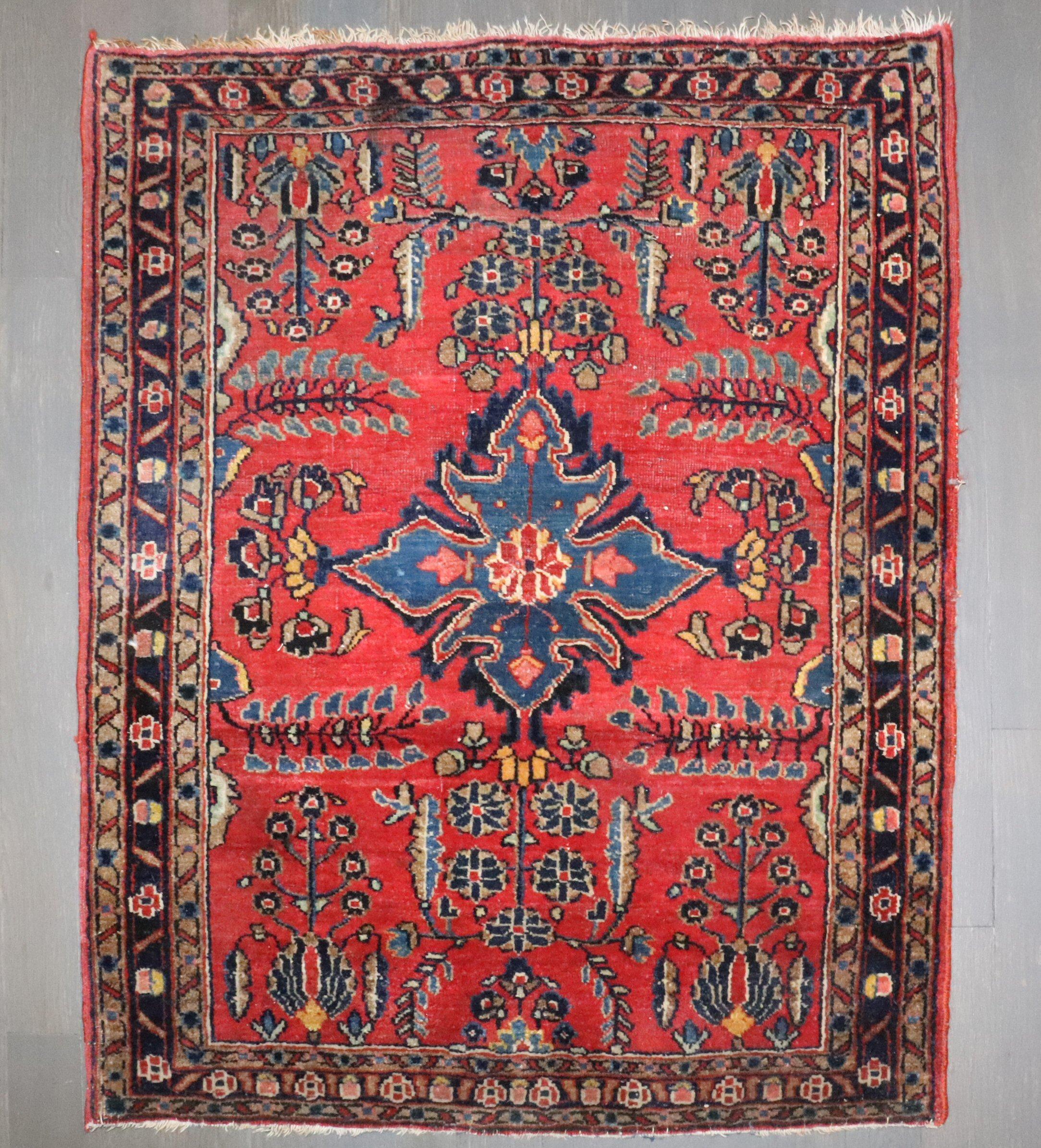 Tappeto persiano Sarouk mini quadrato degli anni '30

Dettagli
rug no.	j4179
dimensione	2' 2