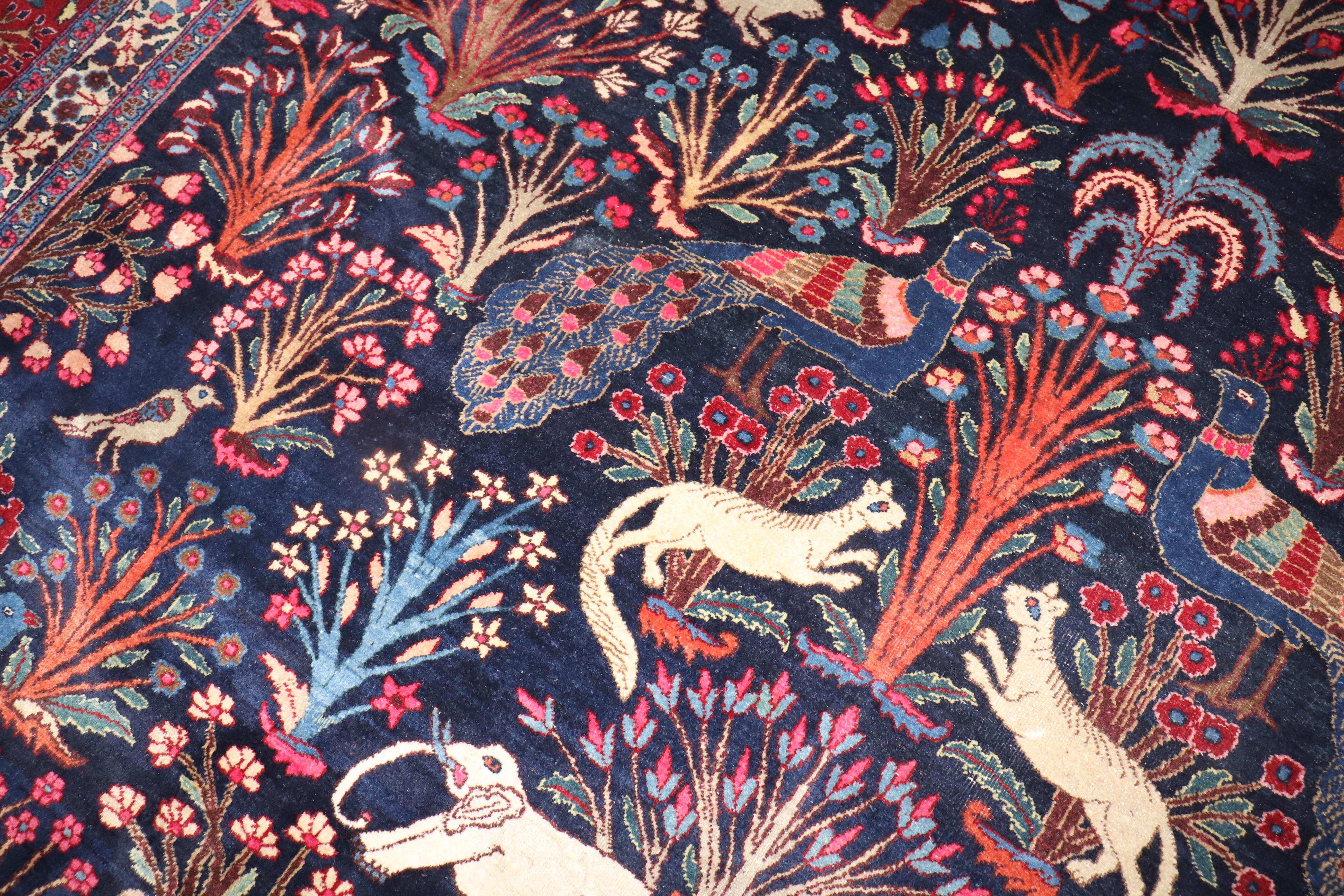 Juwelen getönter botanischer persischer Meshed Animal Pictorial-Teppich aus der Zabihi-Kollektion (Persisch) im Angebot