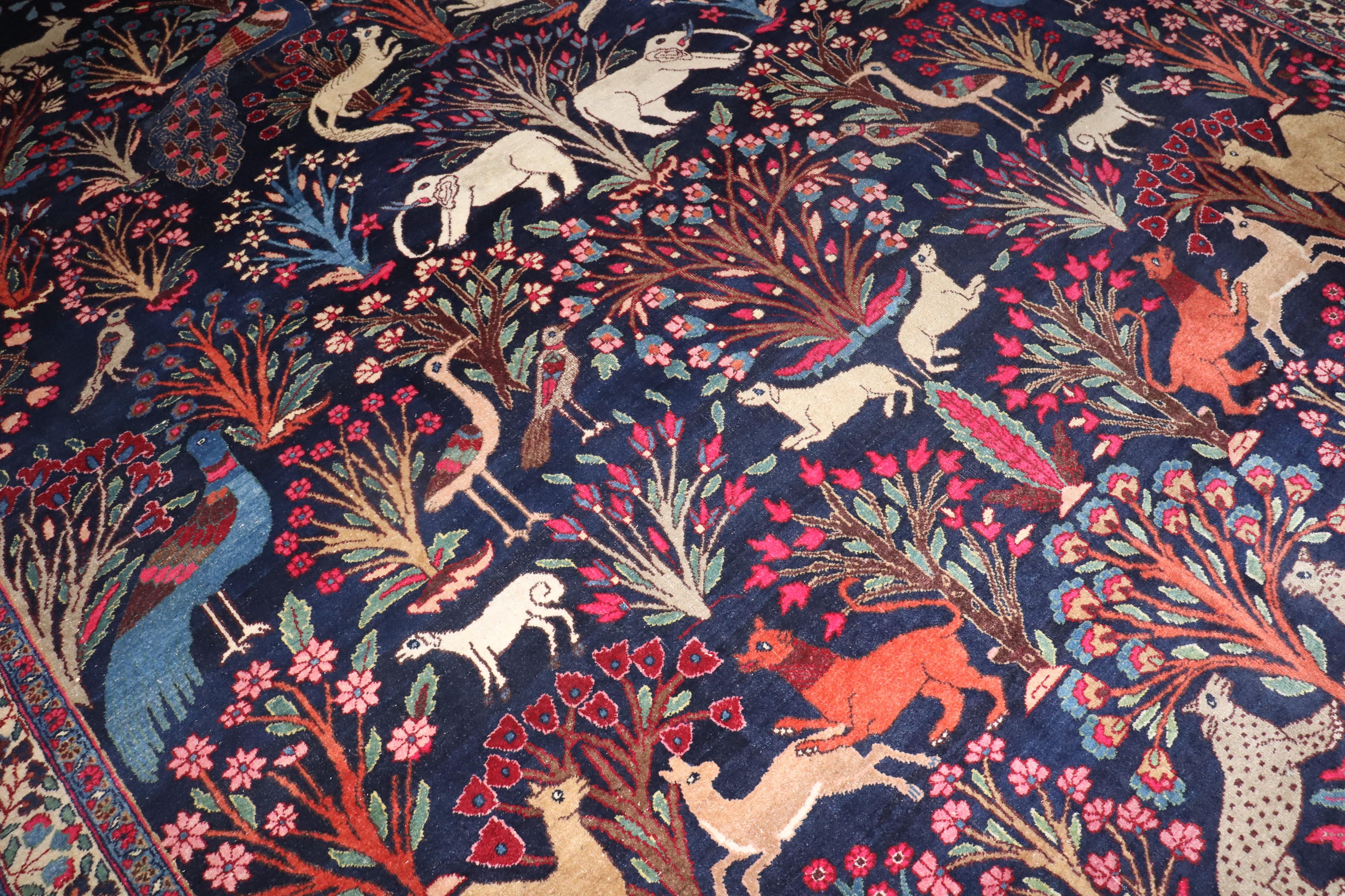 Juwelen getönter botanischer persischer Meshed Animal Pictorial-Teppich aus der Zabihi-Kollektion (20. Jahrhundert) im Angebot