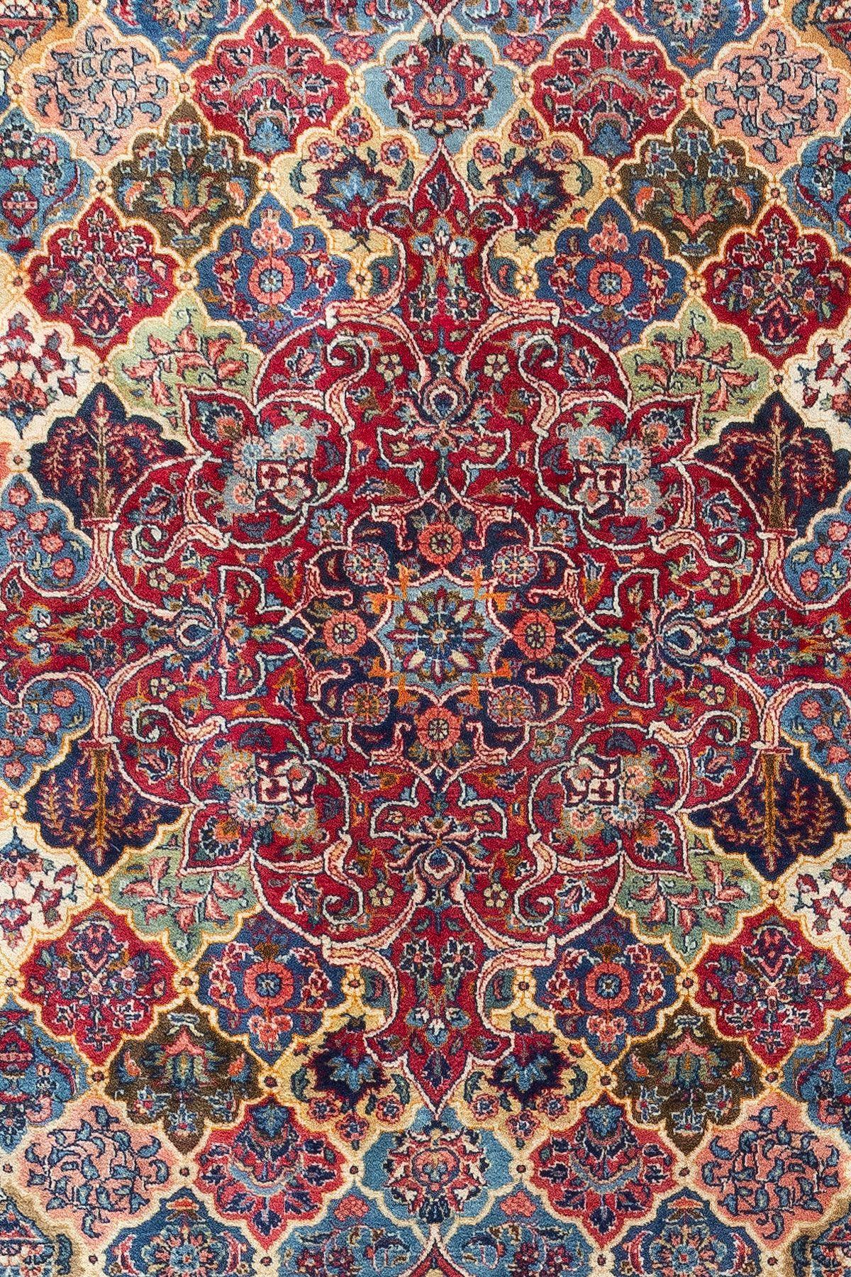 Sammlung Zabihi  Edelsteinfarbener SIgned Persischer Kashan Teppich in Übergröße (Romantik) im Angebot