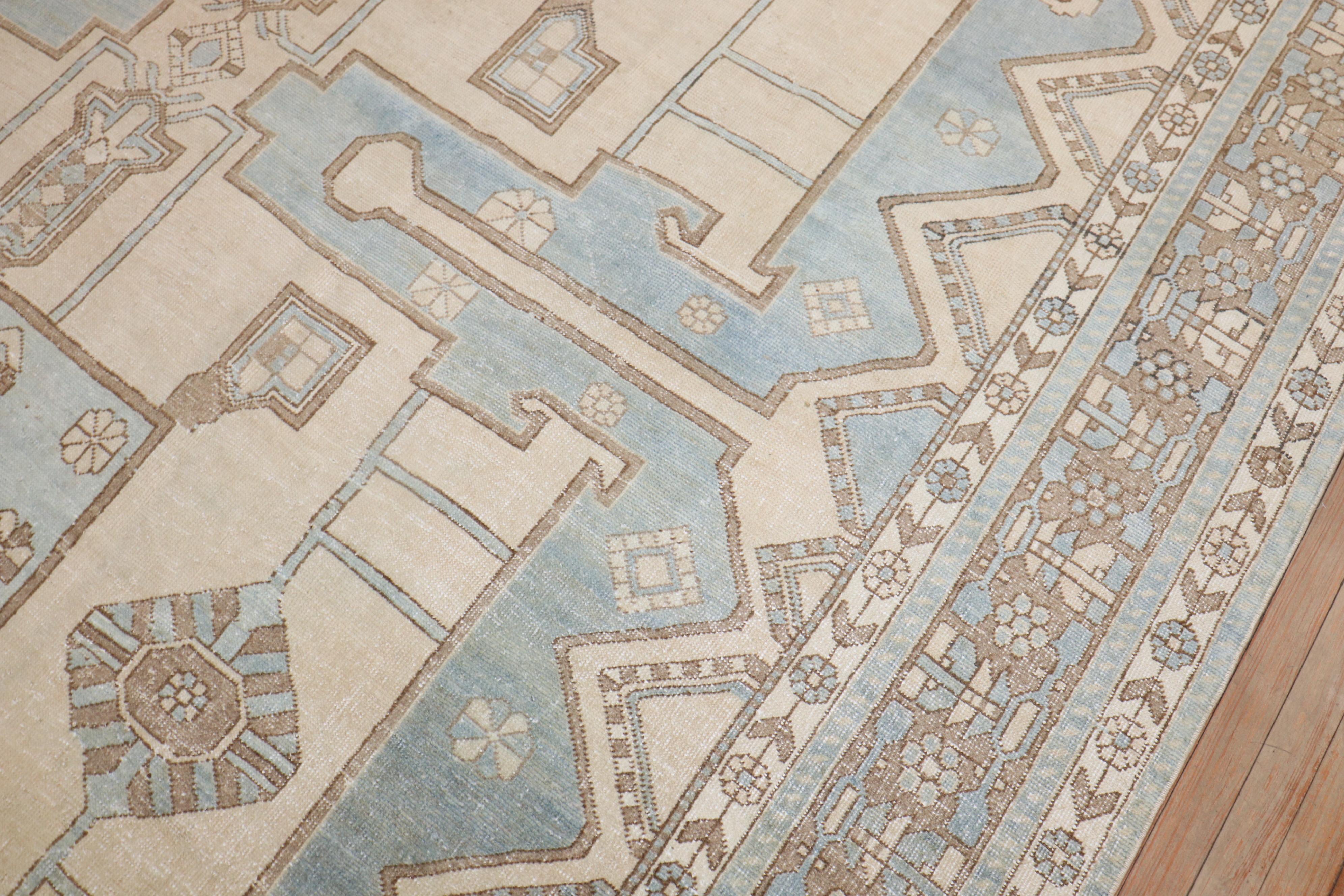 Tappeto persiano del secondo quarto del XX secolo dai colori neutri. Azzurro, kaki e marrone

Dettagli
rug no.	j2909
dimensione	10' 3