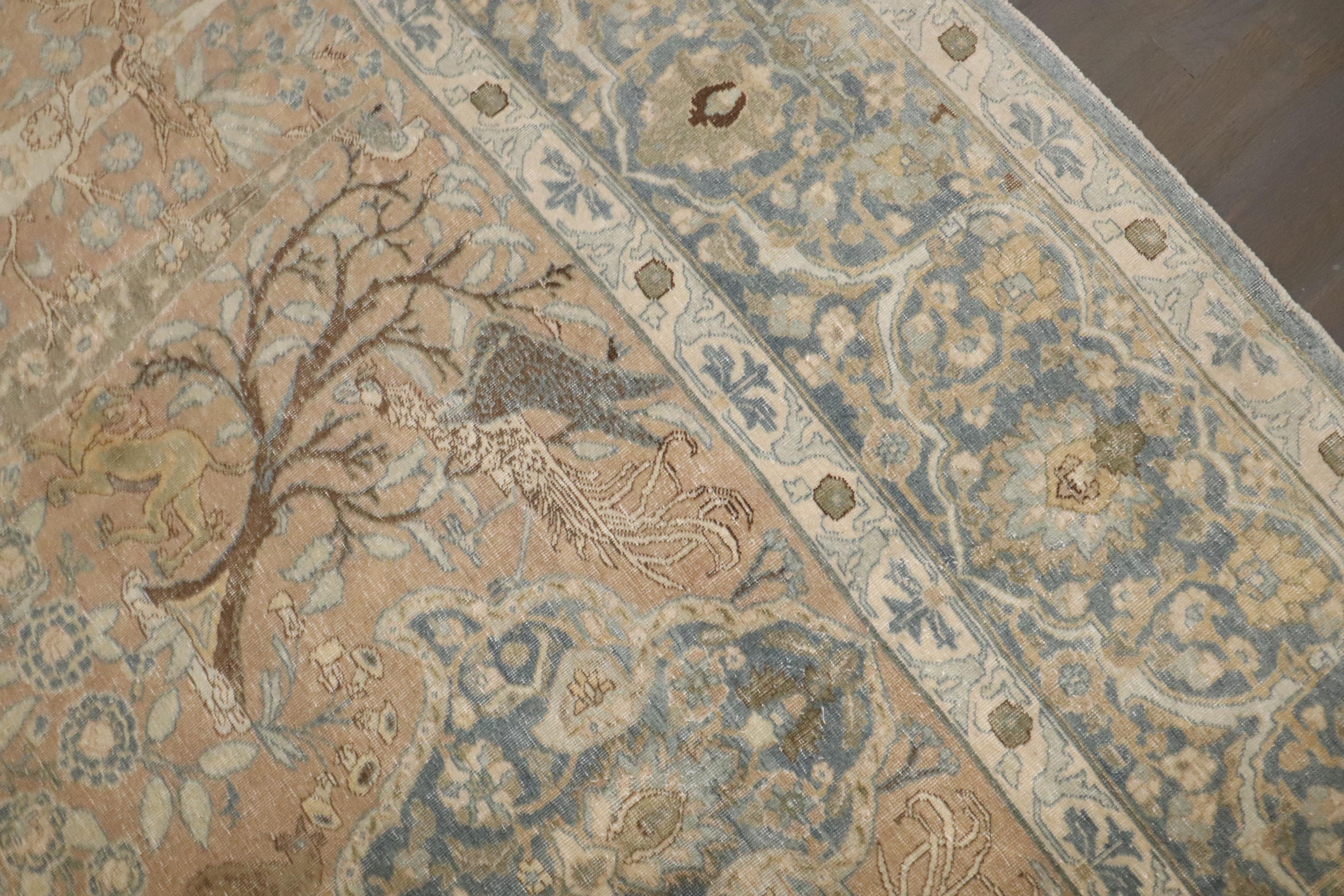 Zabihi Collection Großer antiker Bildteppich aus Täbris (Tabriz) im Angebot