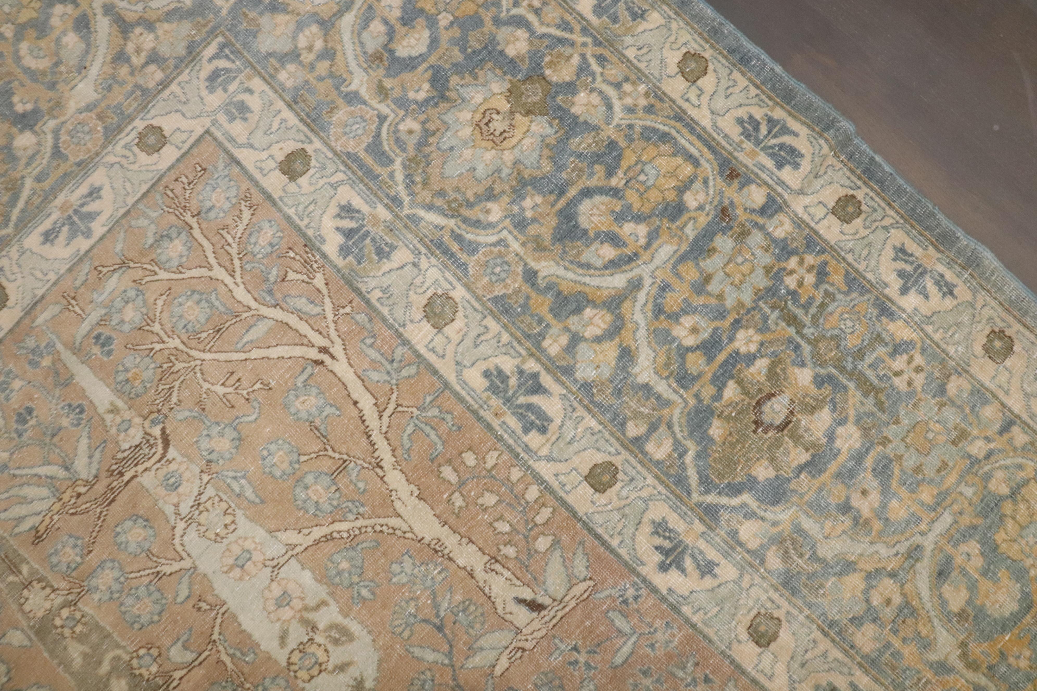 Zabihi Collection Großer antiker Bildteppich aus Täbris (Persisch) im Angebot