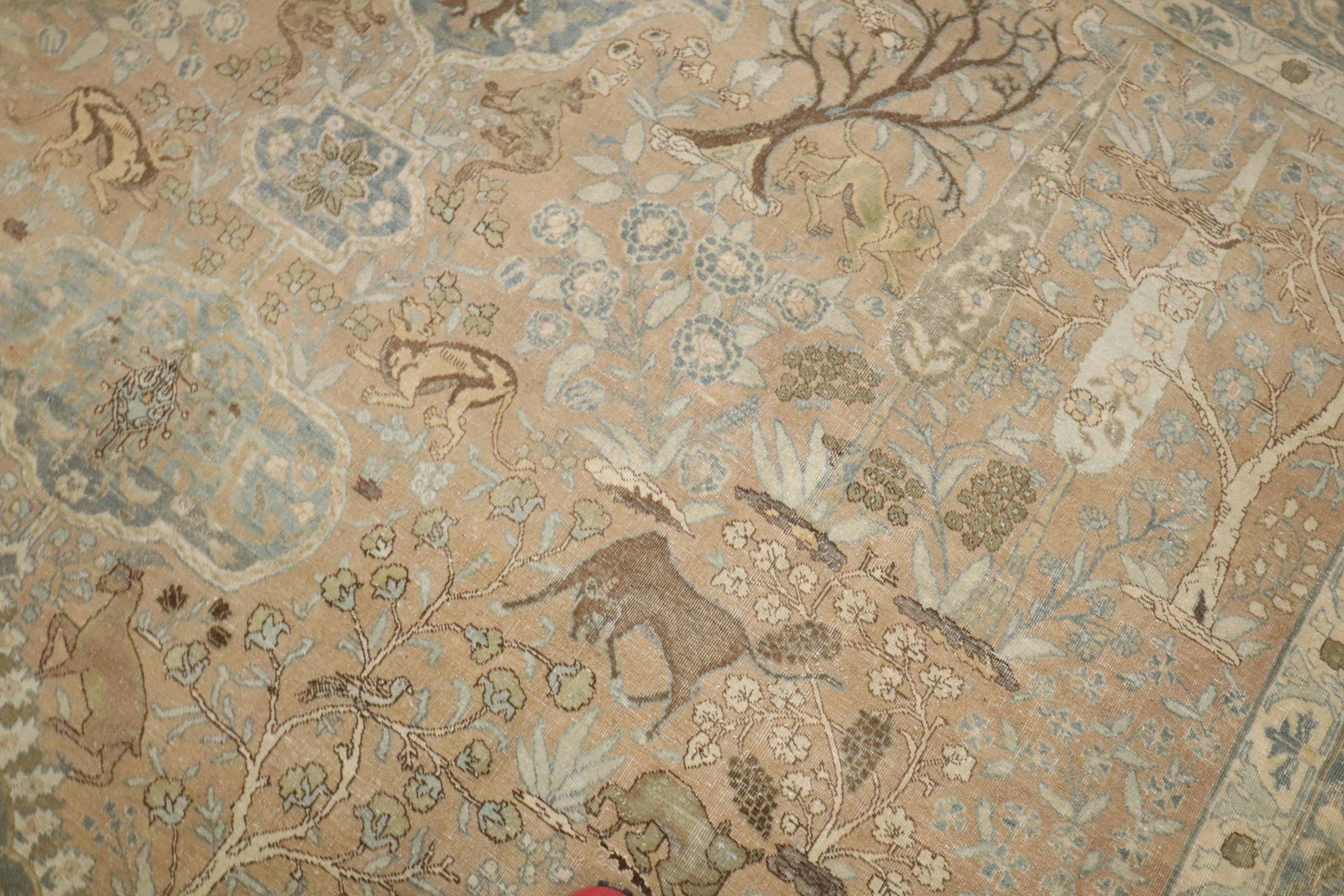 Zabihi Collection Großer antiker Bildteppich aus Täbris (Handgeknüpft) im Angebot