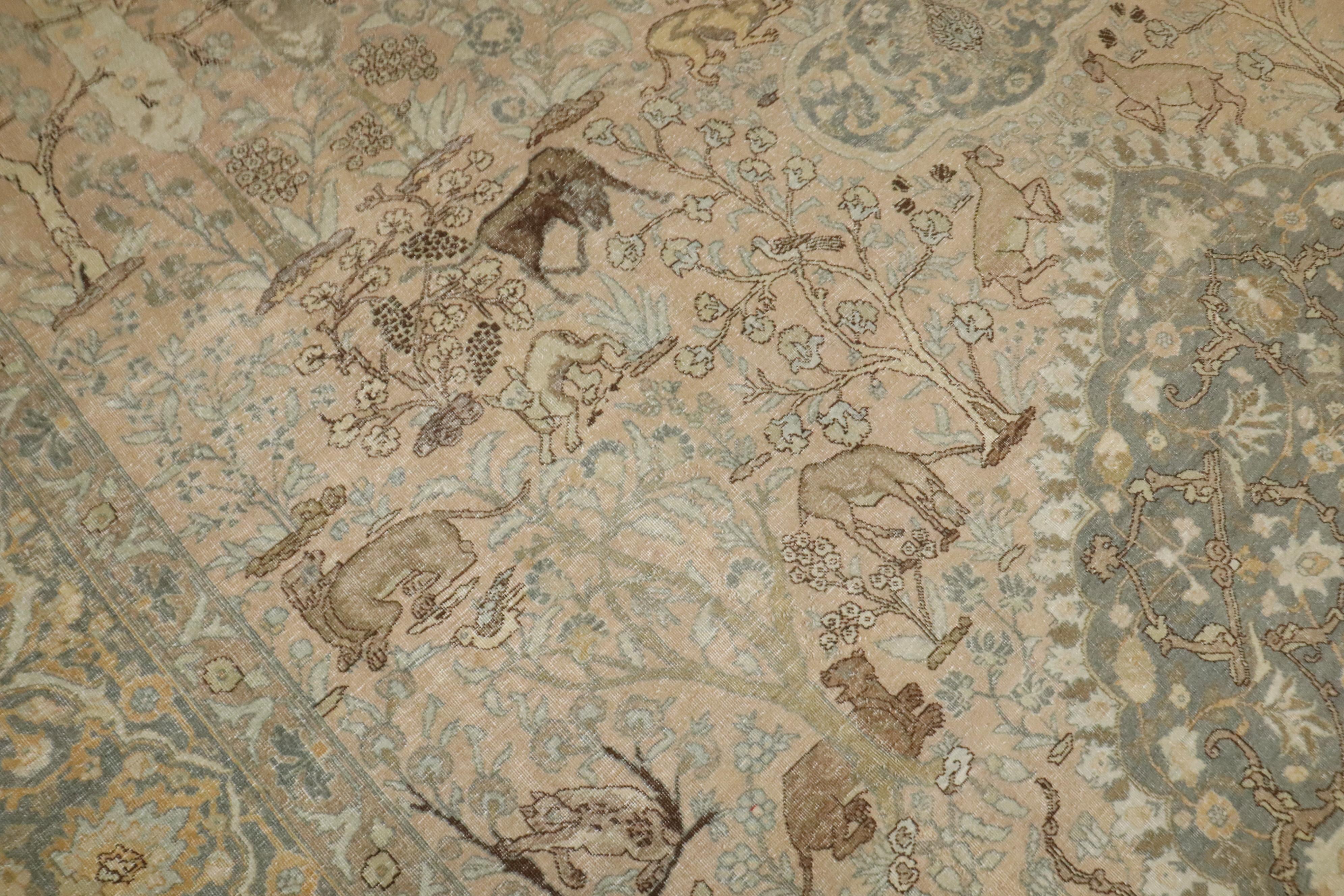 Zabihi Collection Großer antiker Bildteppich aus Täbris im Zustand „Gut“ im Angebot in New York, NY
