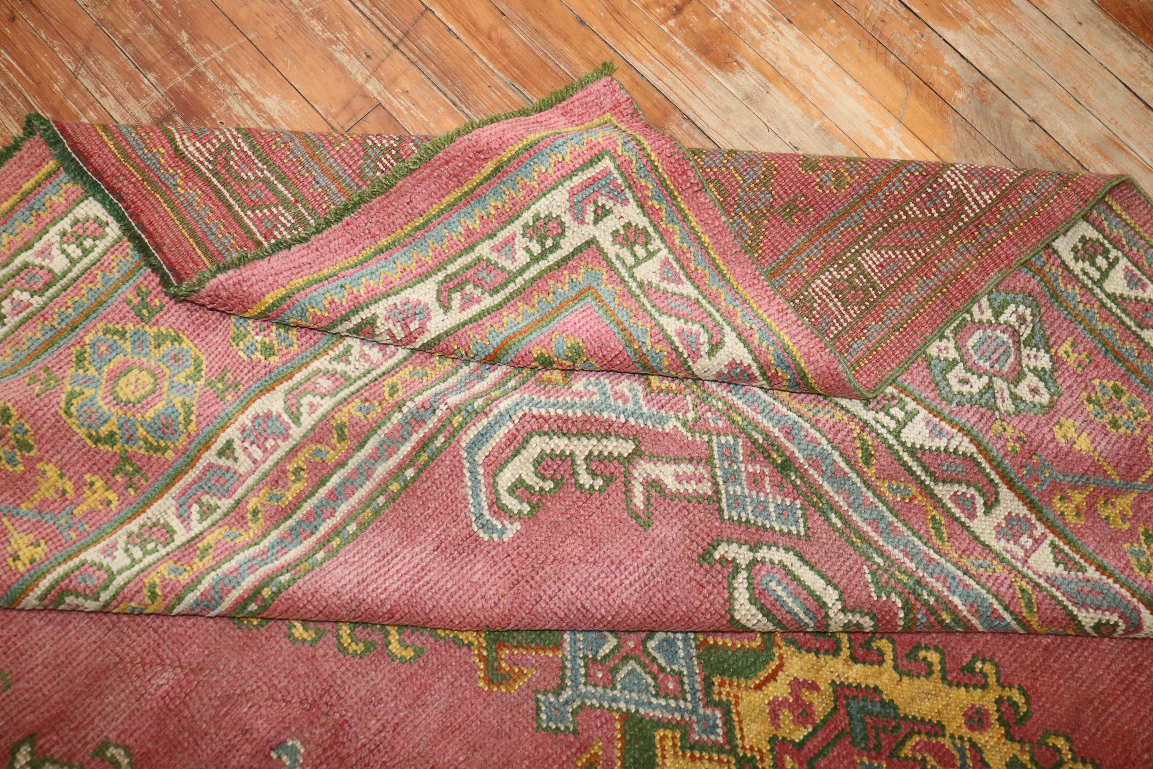 Alfombra turca Oushak de principios del siglo XX con diseño de cangrejos sobre fondo rojo rosado

Detalles
alfombra no.	j3139
talla	11' 7