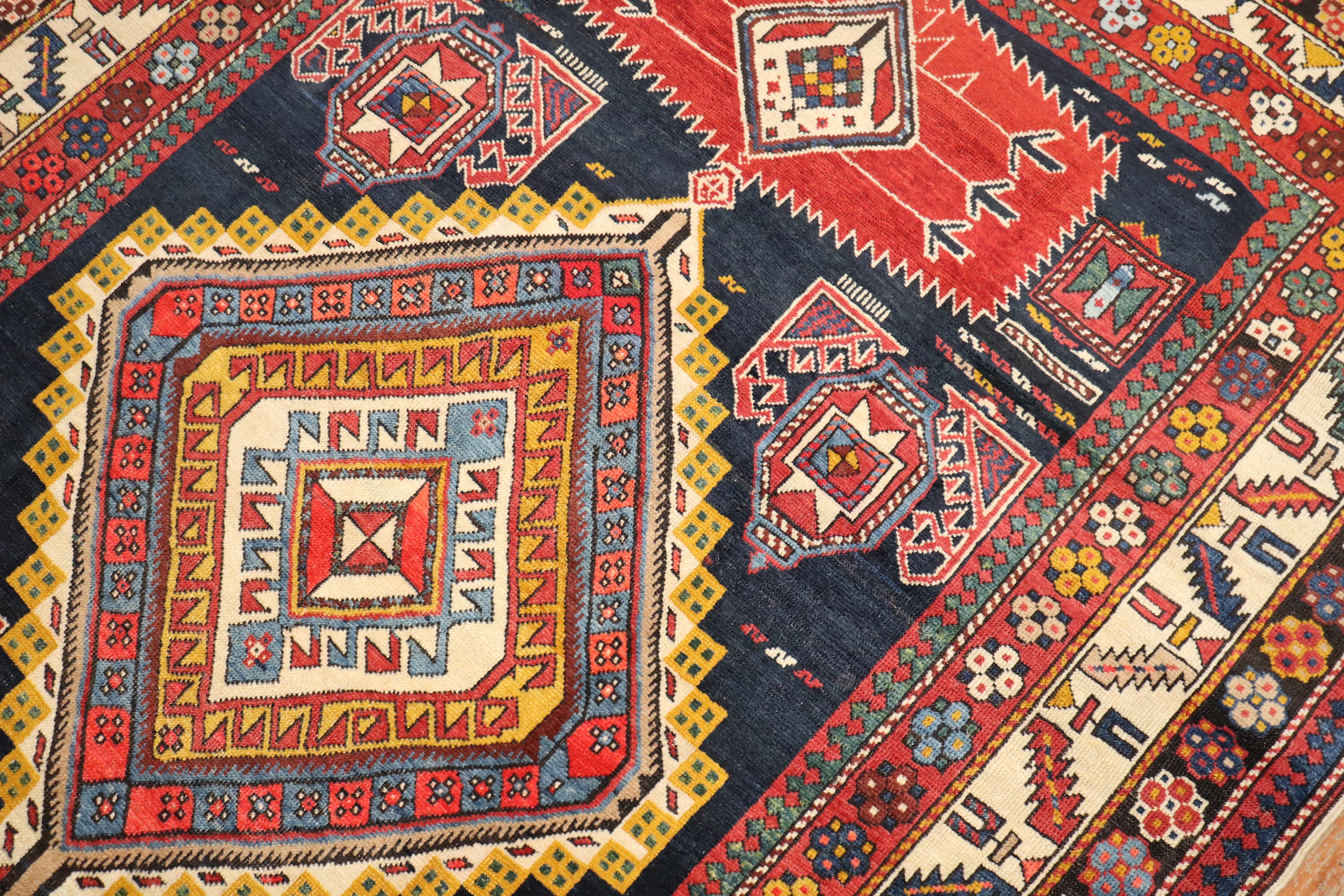 Noué à la main Zabihi Collection Large Gallery Size 19ème siècle Antique Shirvan Rug en vente