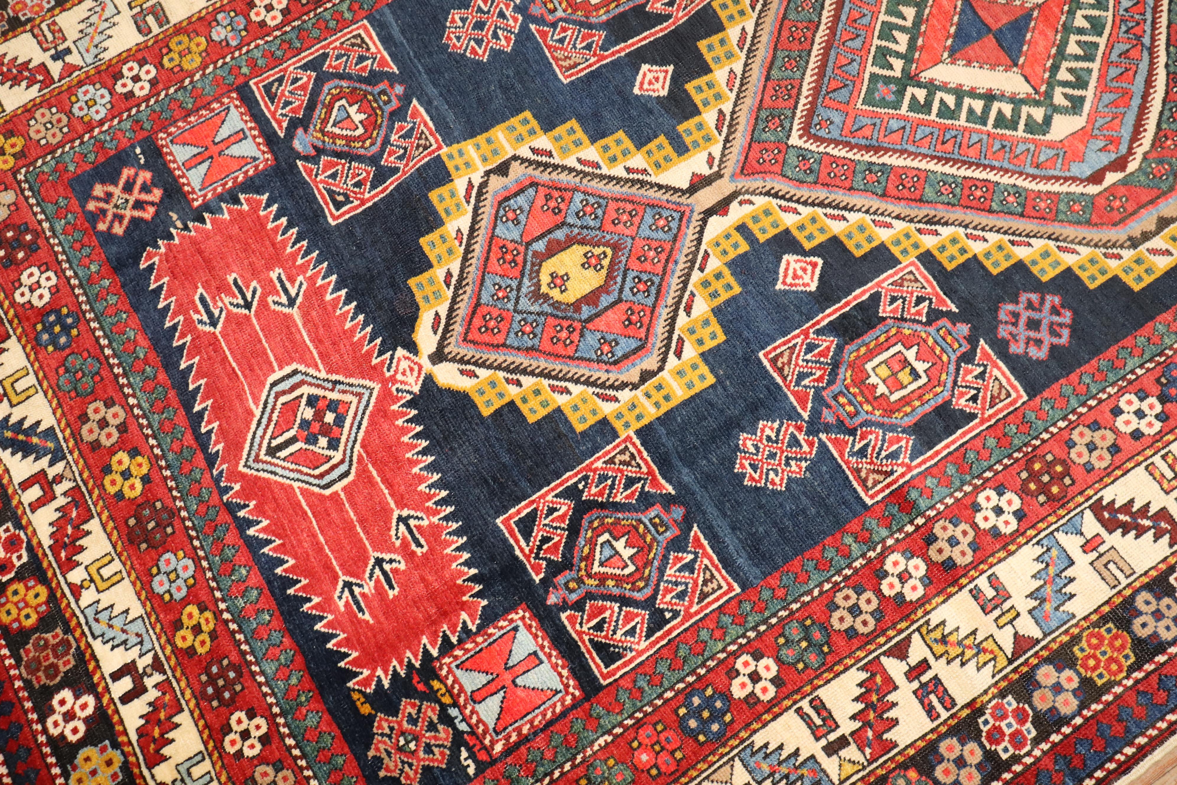 Zabihi Collection Large Gallery Size 19ème siècle Antique Shirvan Rug Bon état - En vente à New York, NY