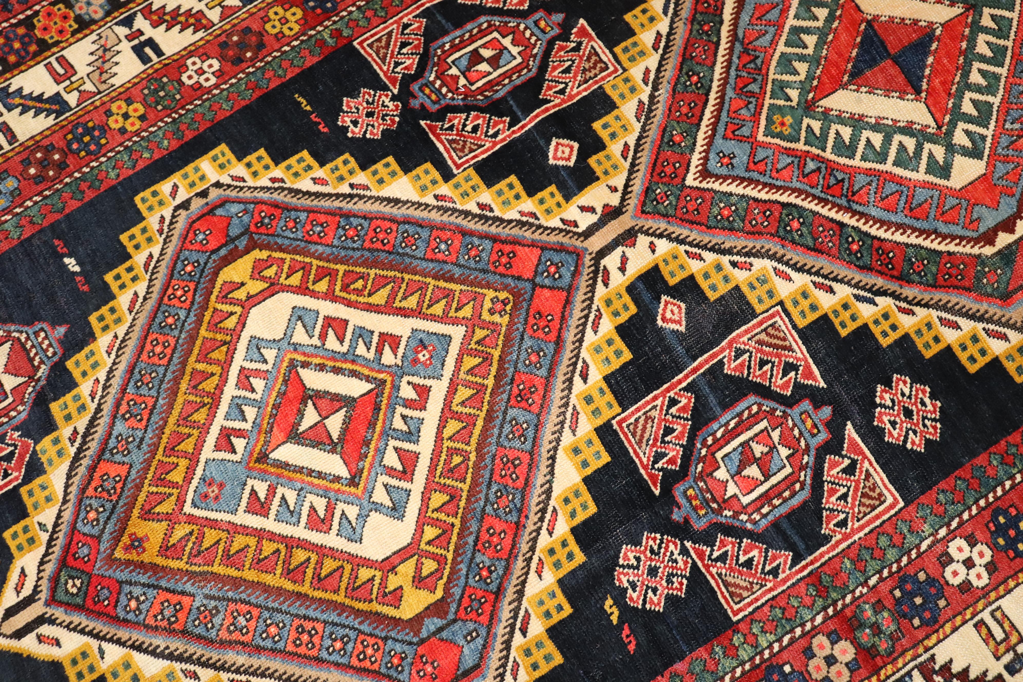 Laine Zabihi Collection Large Gallery Size 19ème siècle Antique Shirvan Rug en vente