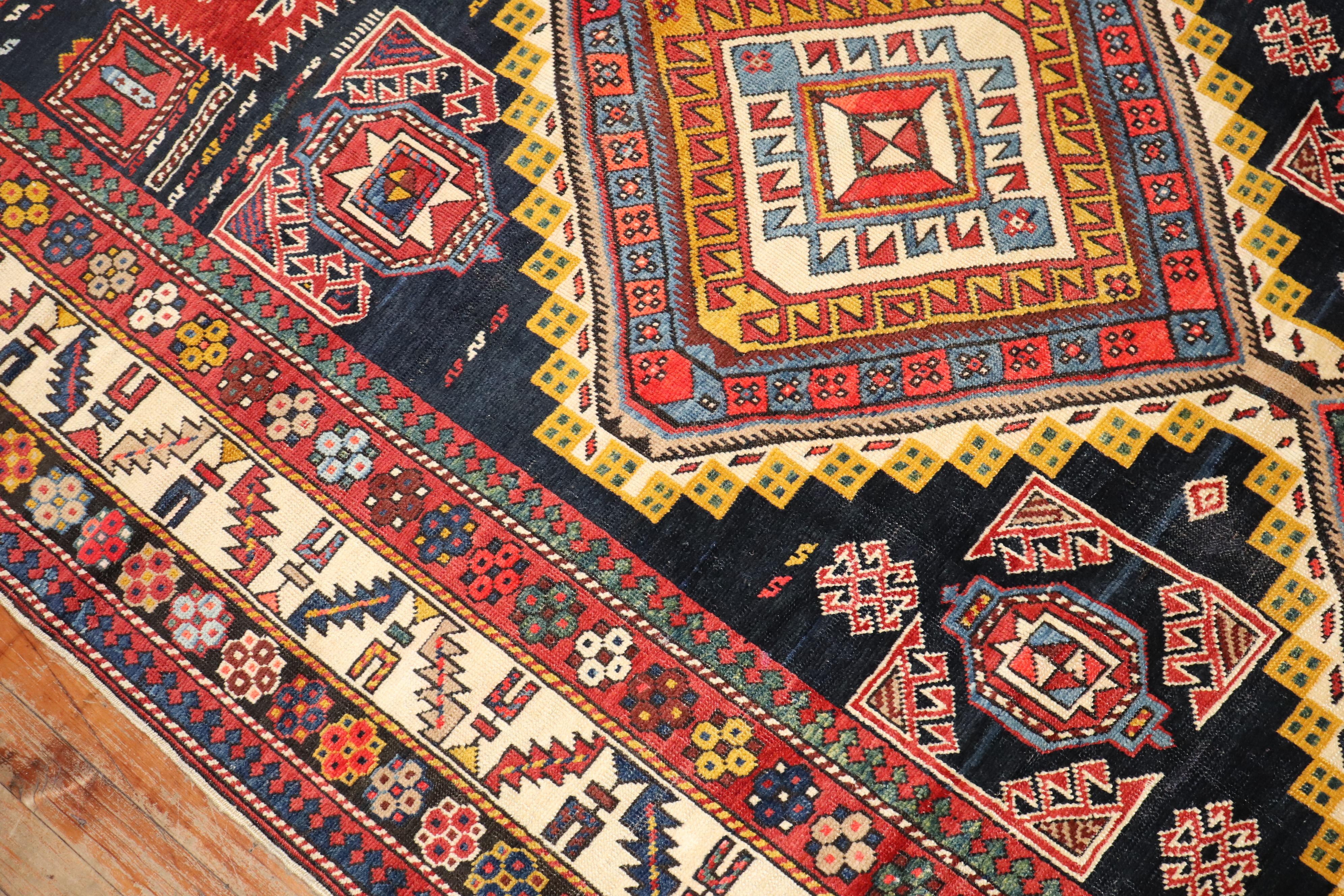 Zabihi Collection Large Gallery Size 19ème siècle Antique Shirvan Rug en vente 1