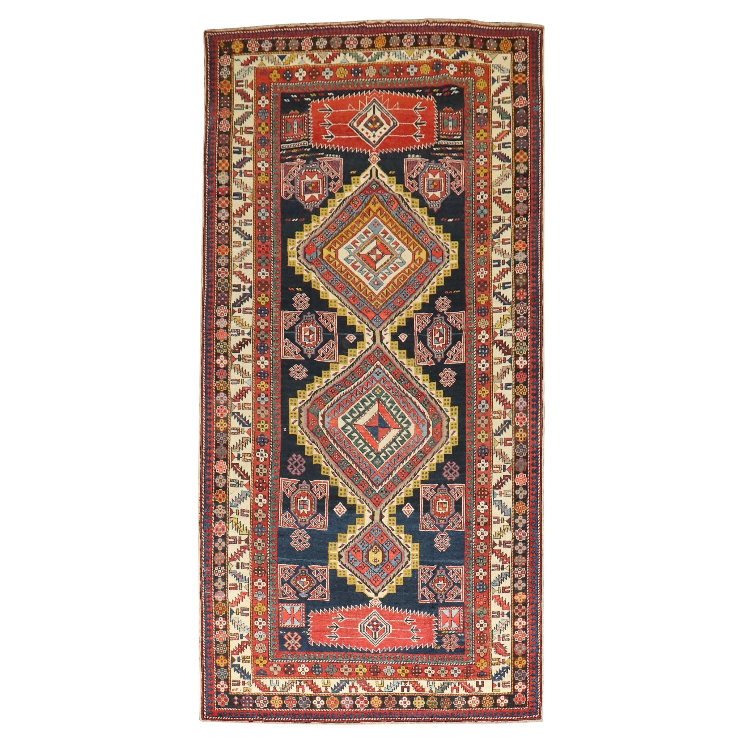 Zabihi Collection Large Gallery Size 19ème siècle Antique Shirvan Rug en vente