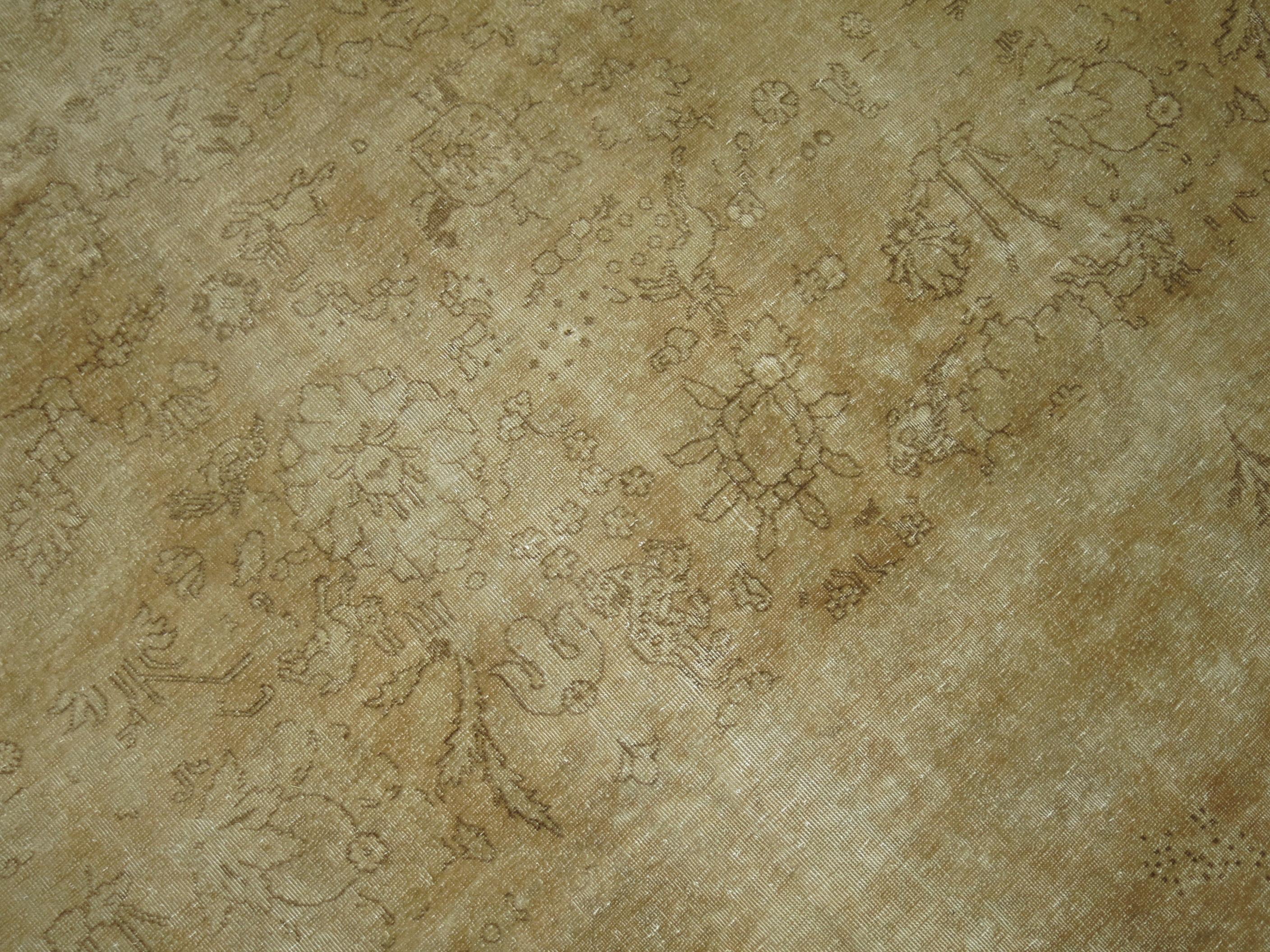 Zabihi Collection Großer blasser antiker persischer Täbris Teppich im Angebot 4