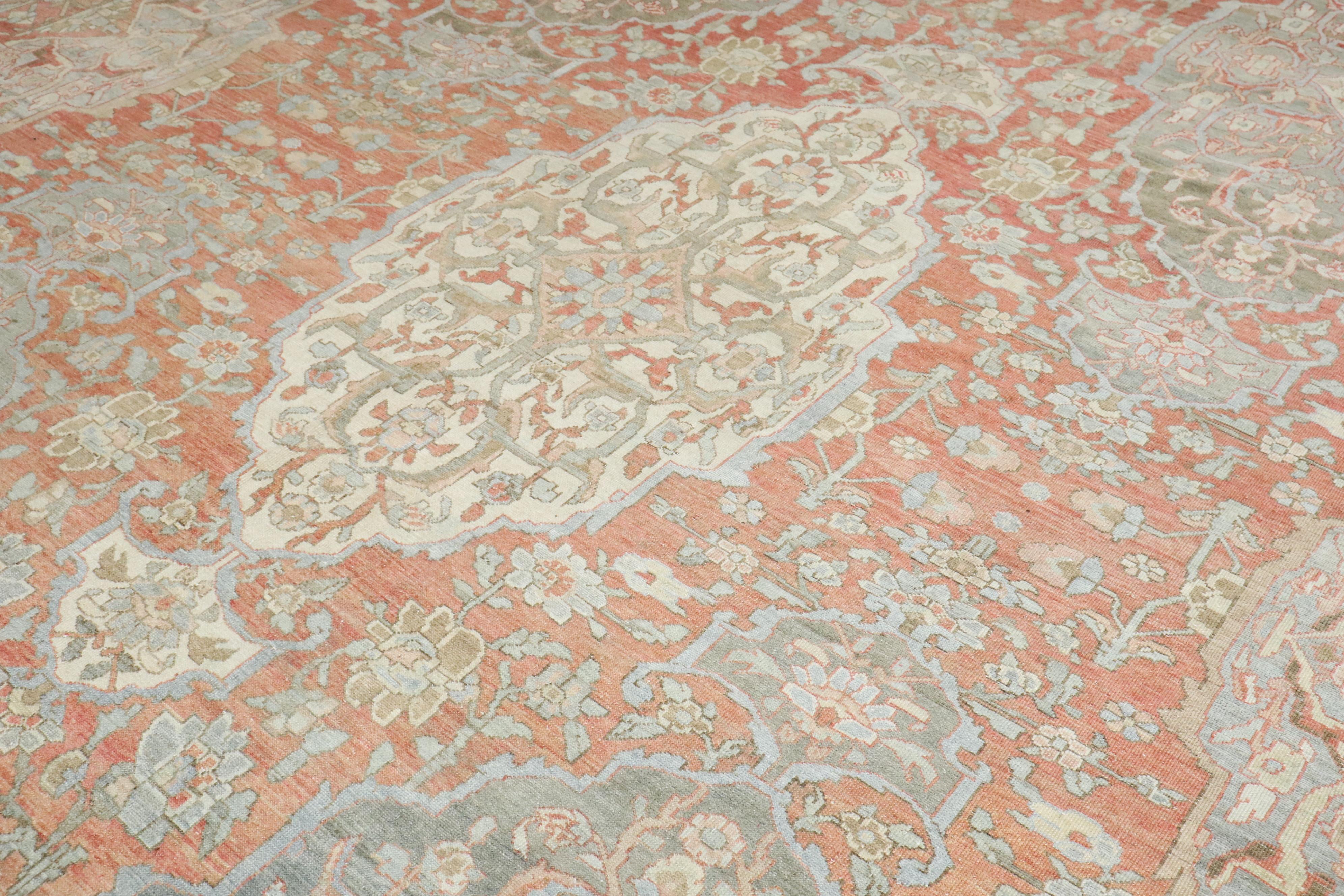 Tapis persan Bakhtiari du début du 20e siècle, avec un dessin à grande échelle et une palette de couleurs chaudes.

Détails
rug no.	j4438
taille	12' 5