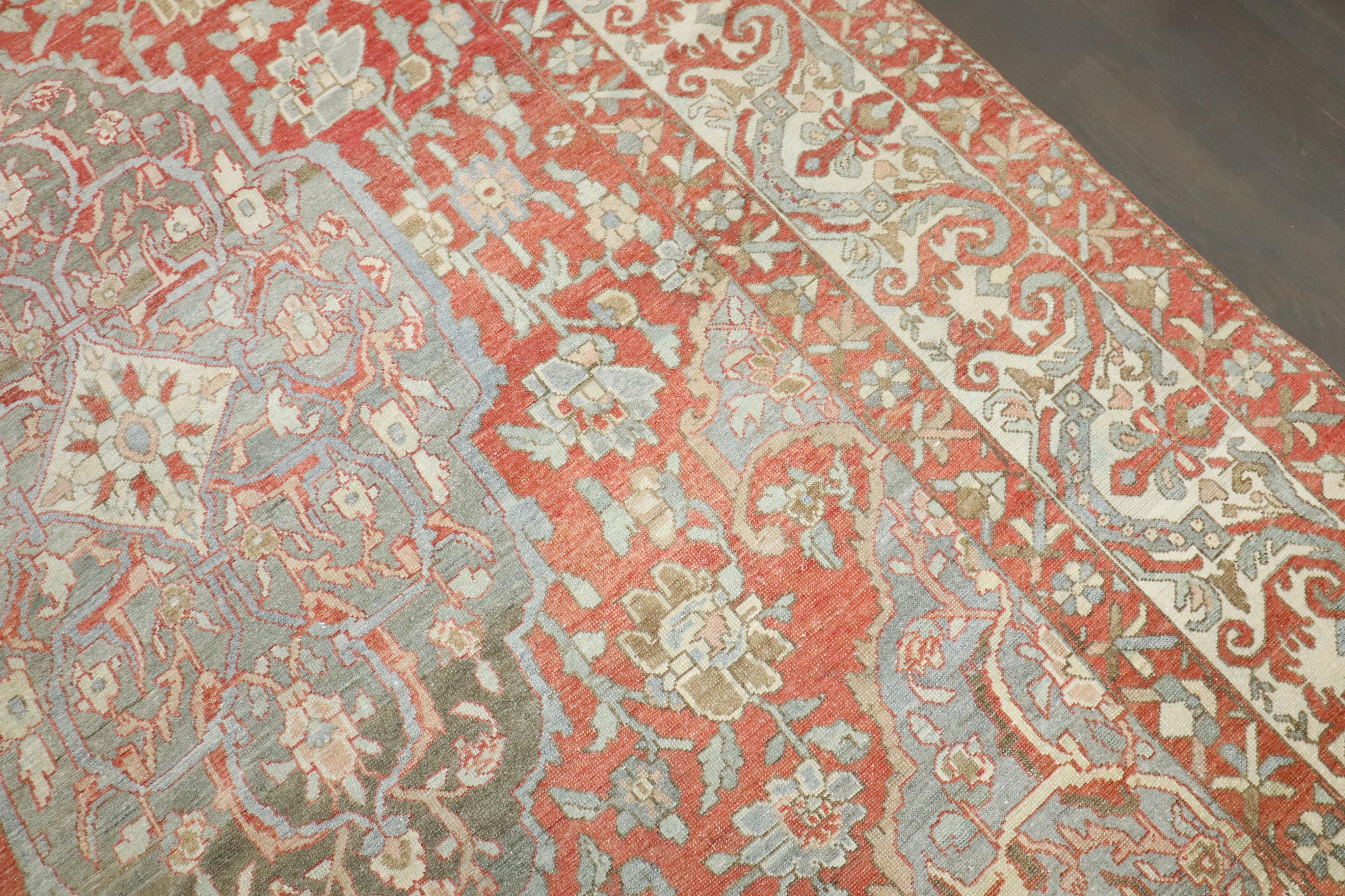 Perse Tapis Bakhtiari persan ancien à grande échelle de la collection Zabihi en vente