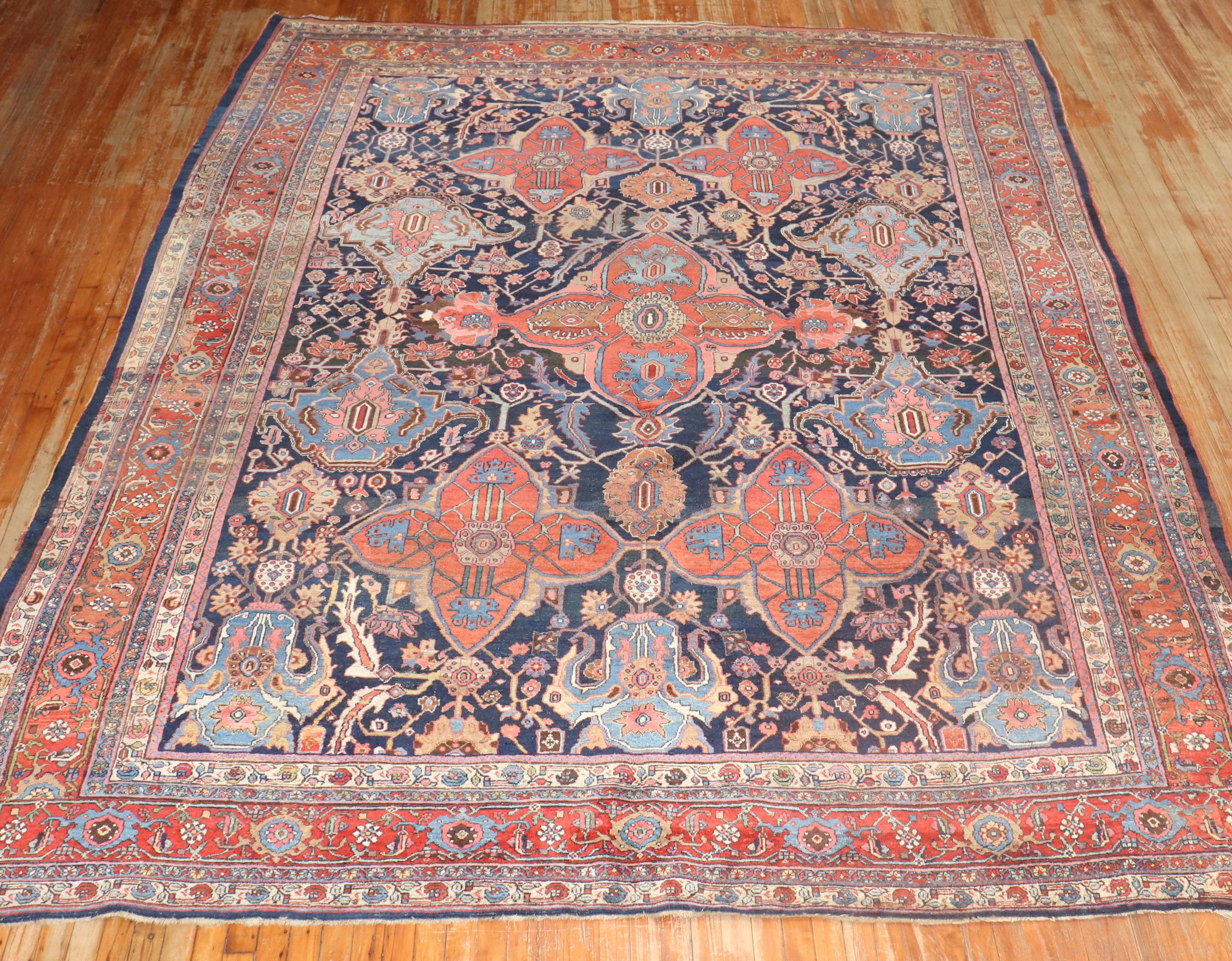 Zabihi Collection Großer Maßstab Getragener Antiker Persischer Bidjar Teppich im Angebot 6
