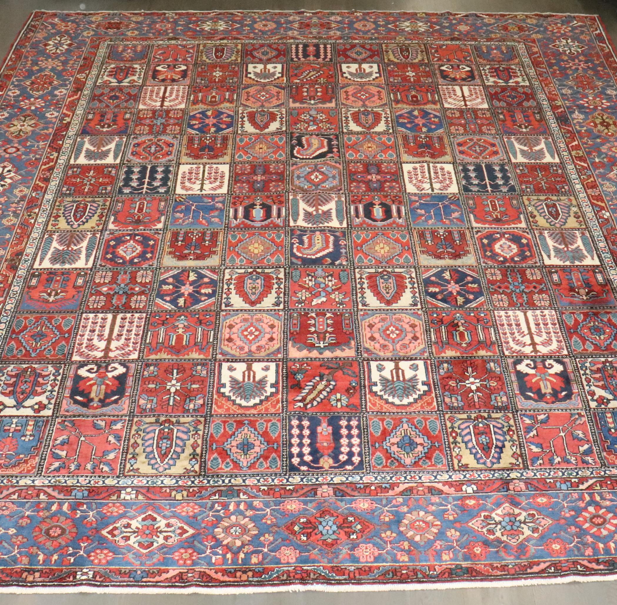 Zabihi Collection Large Square Persian Antique Bakhtiari Rug im Angebot 3