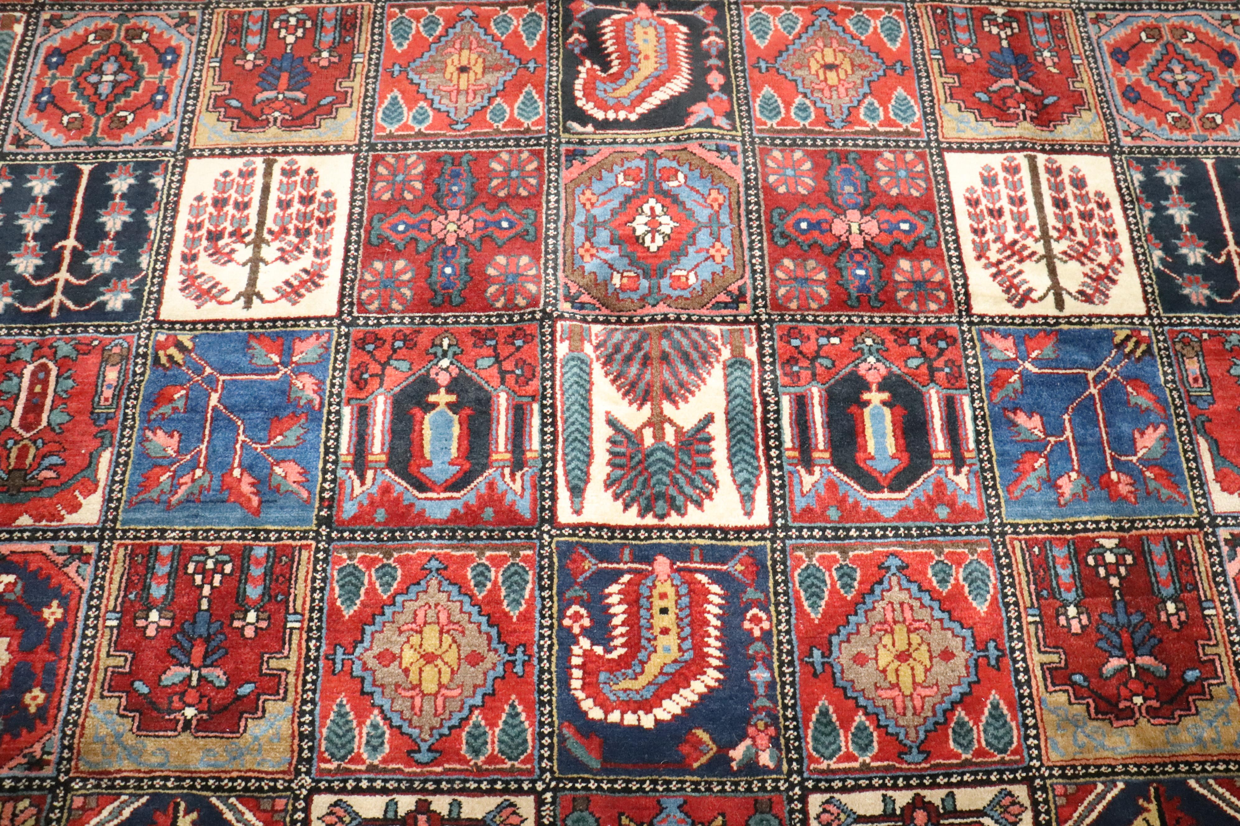 Zabihi Collection Large Square Persian Antique Bakhtiari Rug (Stammeskunst) im Angebot
