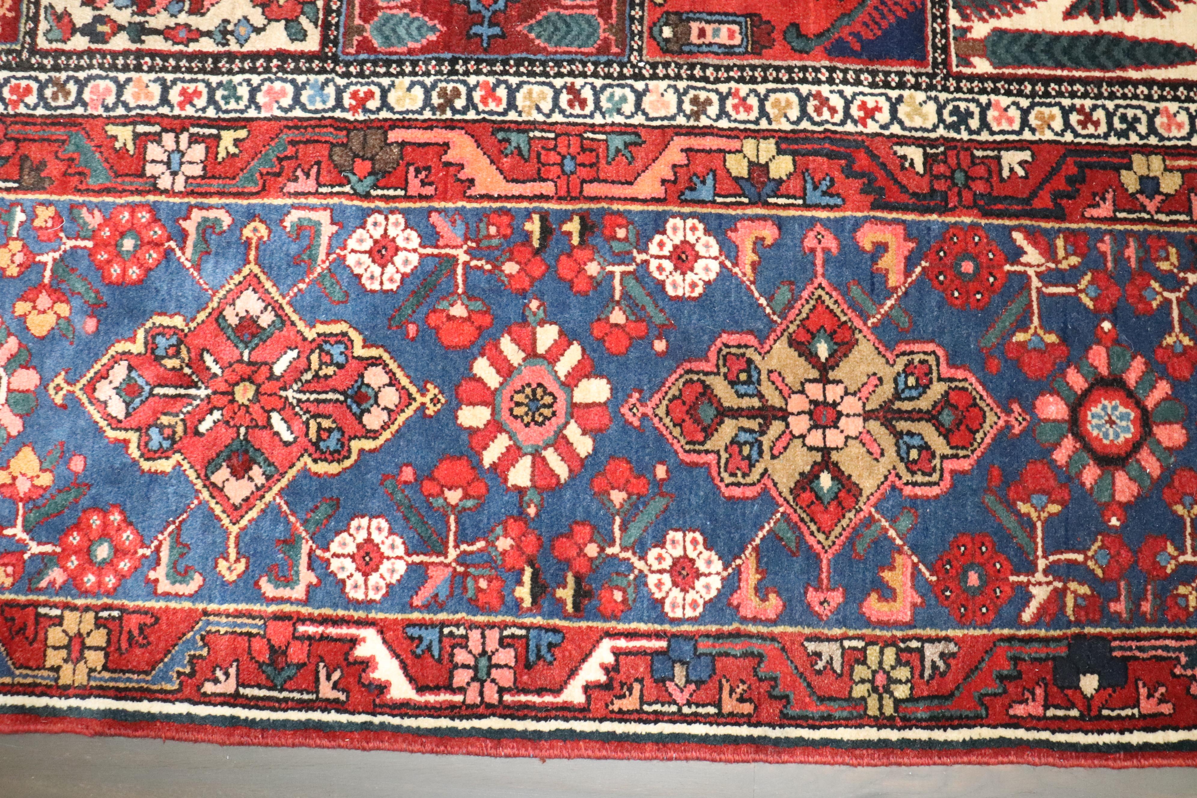 Zabihi Collection Large Square Persian Antique Bakhtiari Rug (20. Jahrhundert) im Angebot