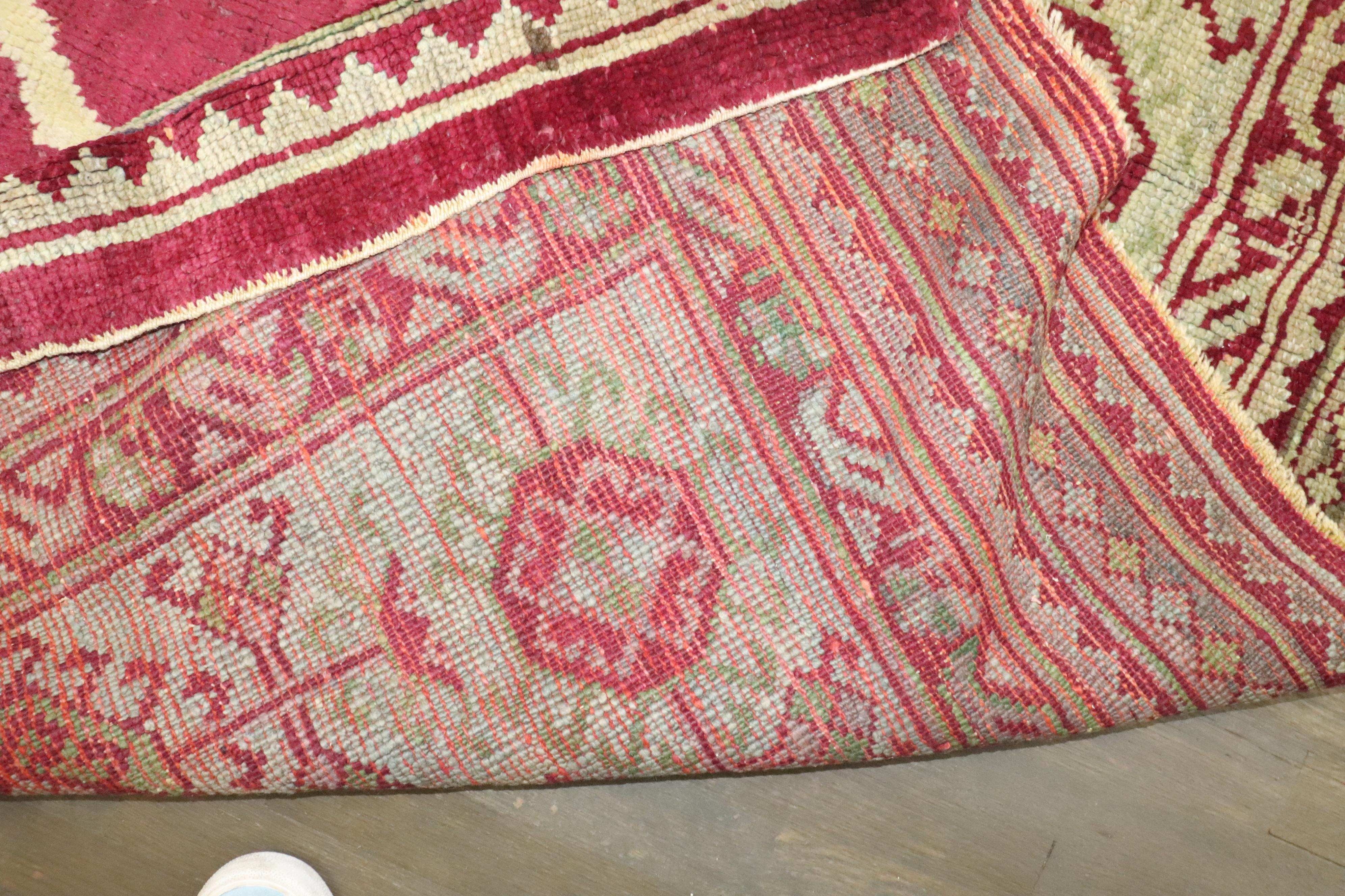 Zabihi Collection Großer quadratischer türkischer Oushak-Teppich im Angebot 4