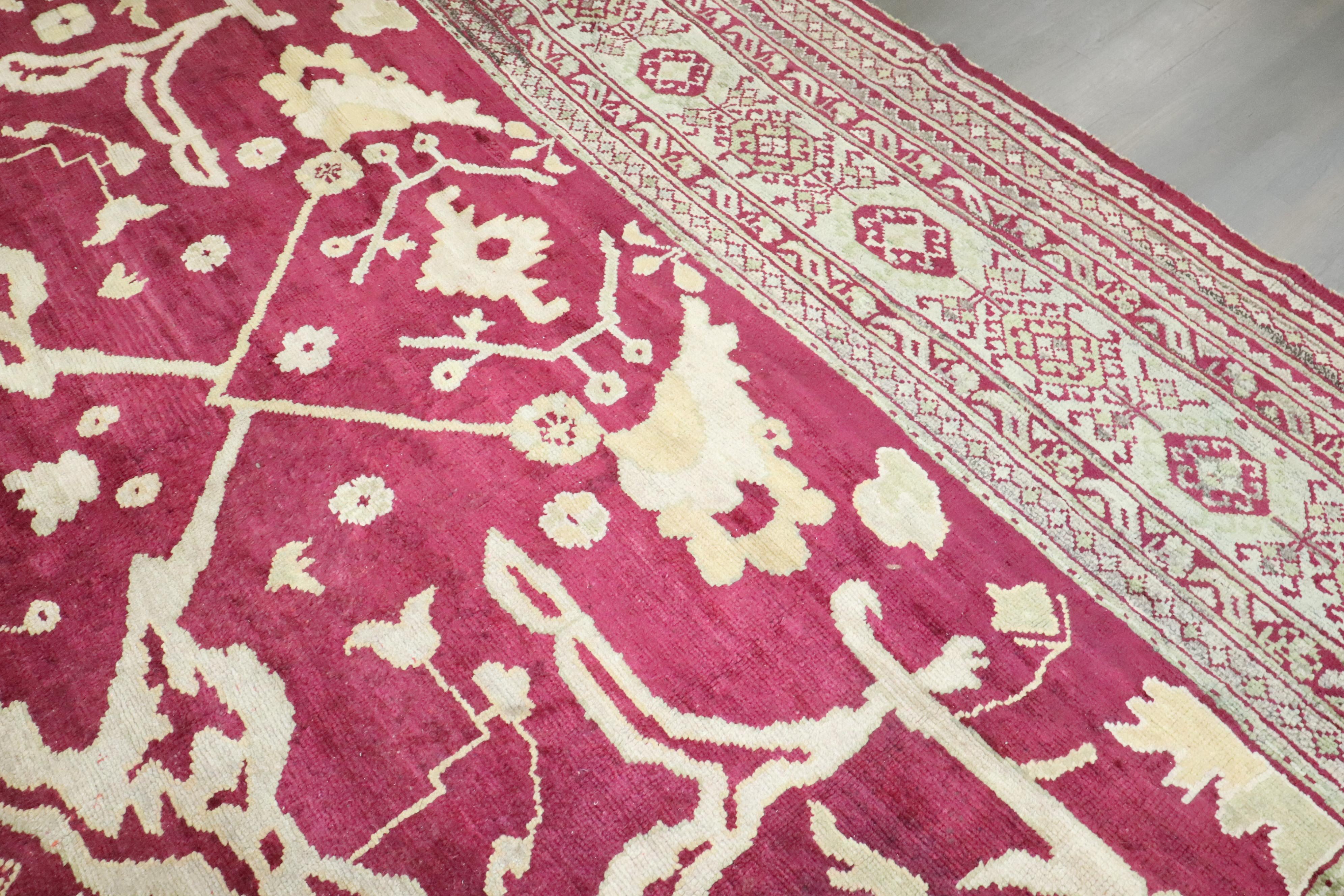 Zabihi Collection Großer quadratischer türkischer Oushak-Teppich (Türkisch) im Angebot