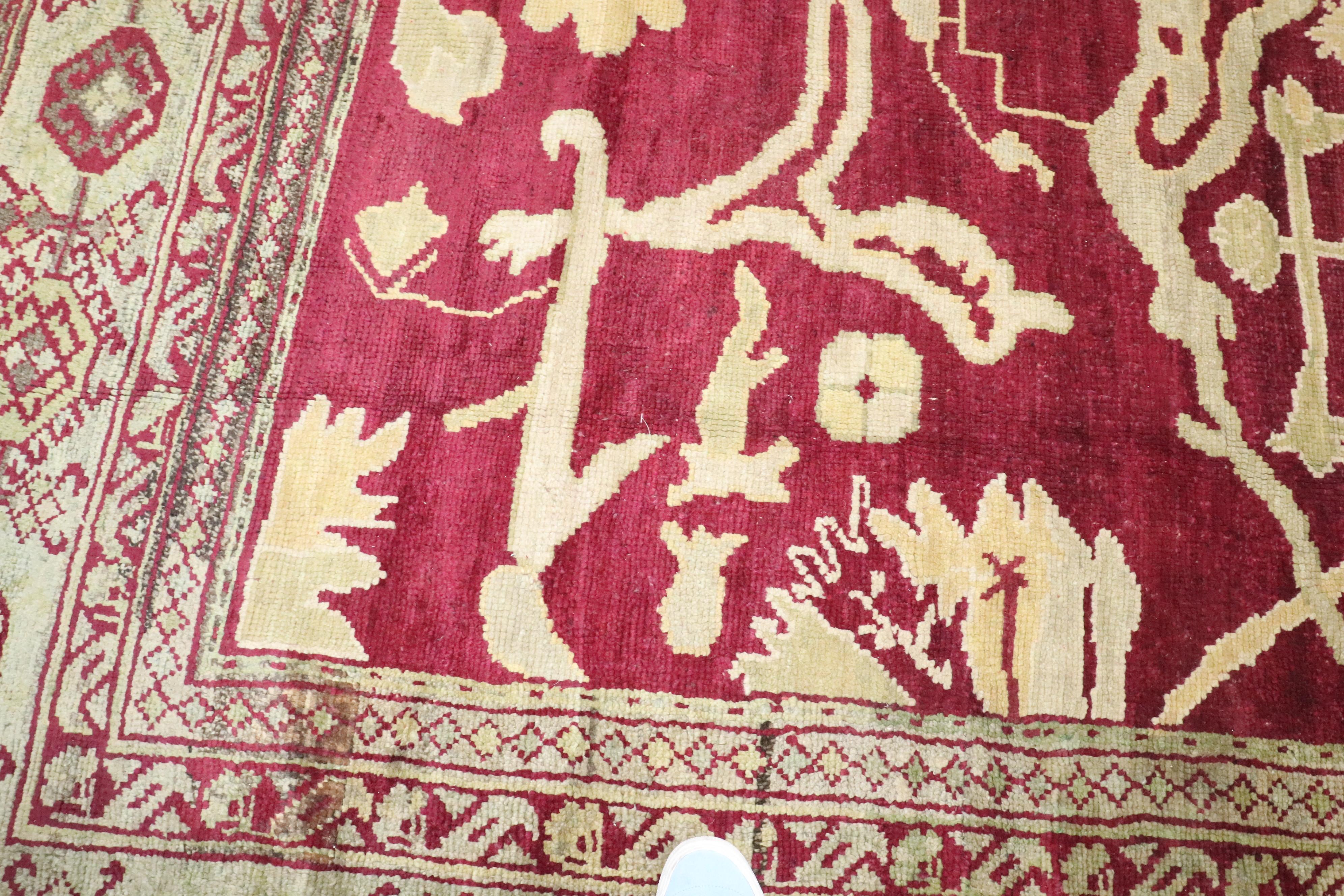 Zabihi Collection Großer quadratischer türkischer Oushak-Teppich (20. Jahrhundert) im Angebot