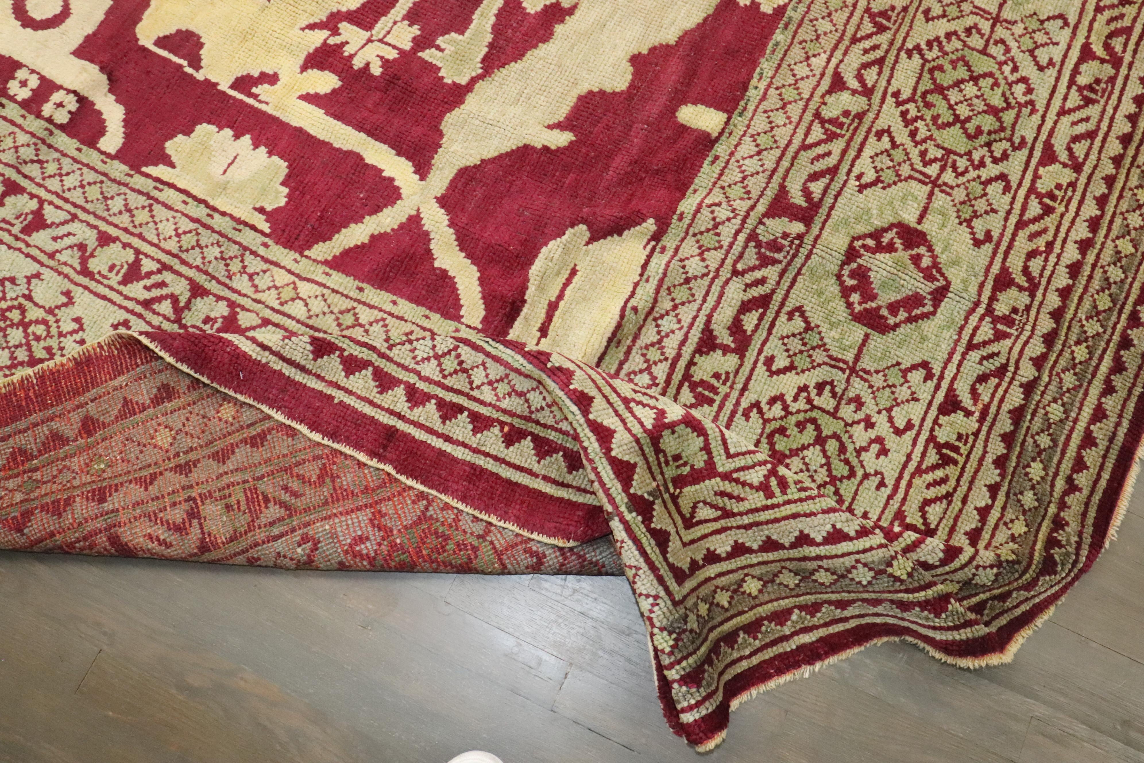 Zabihi Collection Großer quadratischer türkischer Oushak-Teppich (Wolle) im Angebot