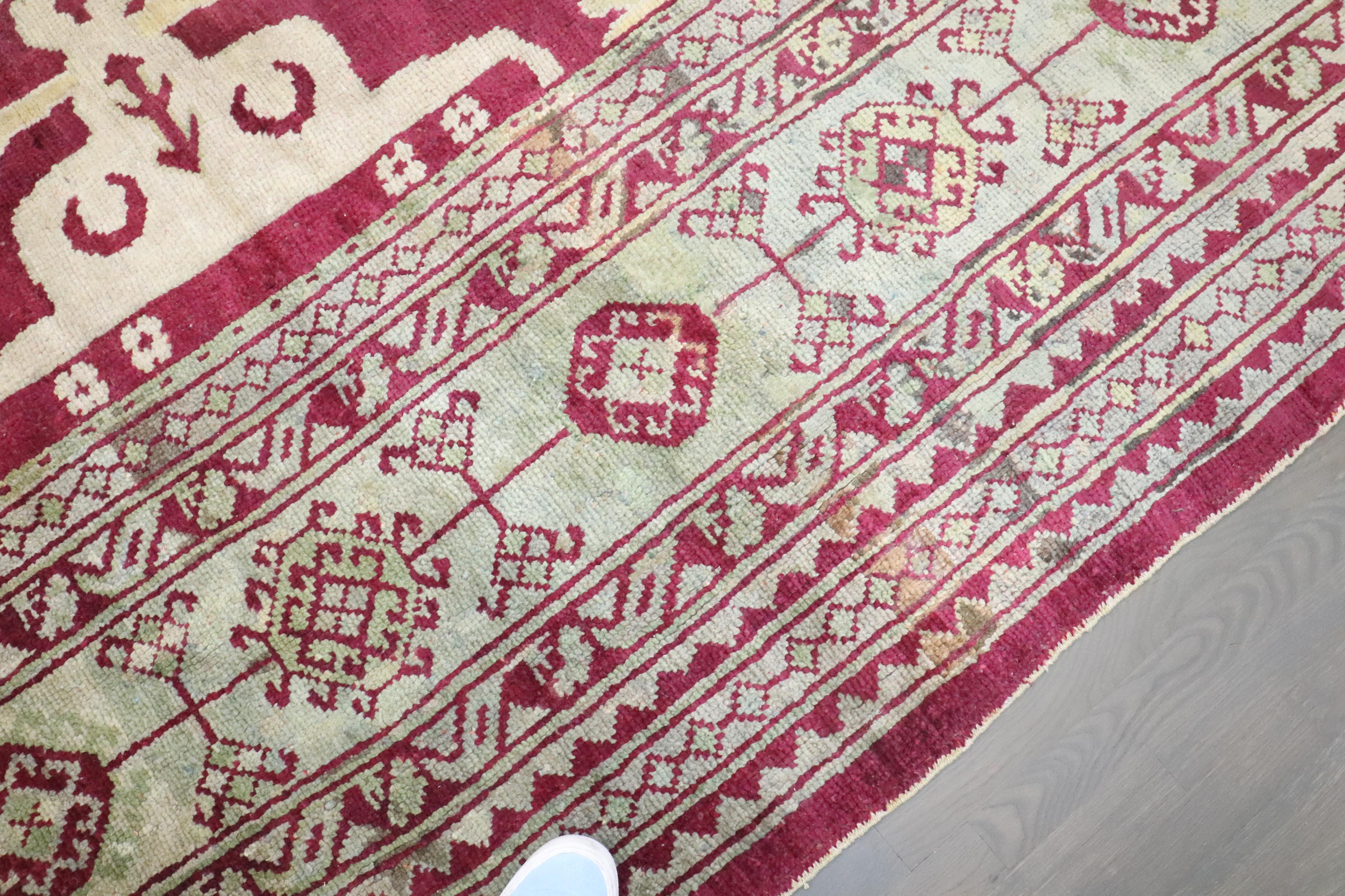 Zabihi Collection Großer quadratischer türkischer Oushak-Teppich im Angebot 1