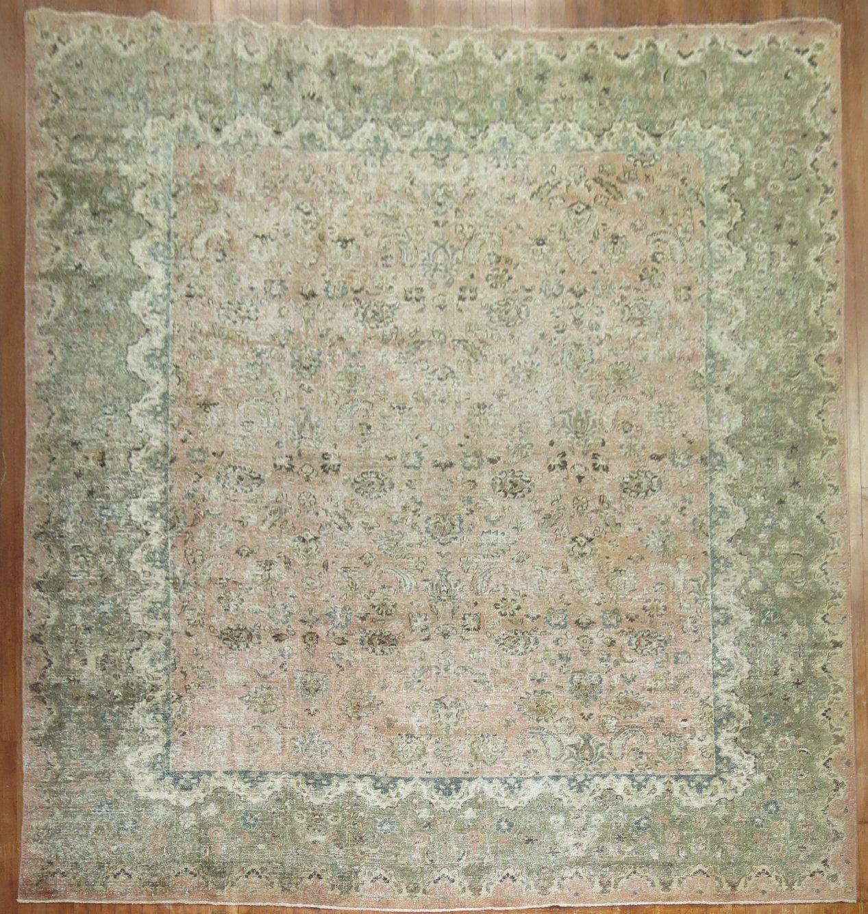 Un tappeto persiano oversize dai colori neutri del primo quarto del XX secolo

rug no.	r4483
dimensione	11' 10