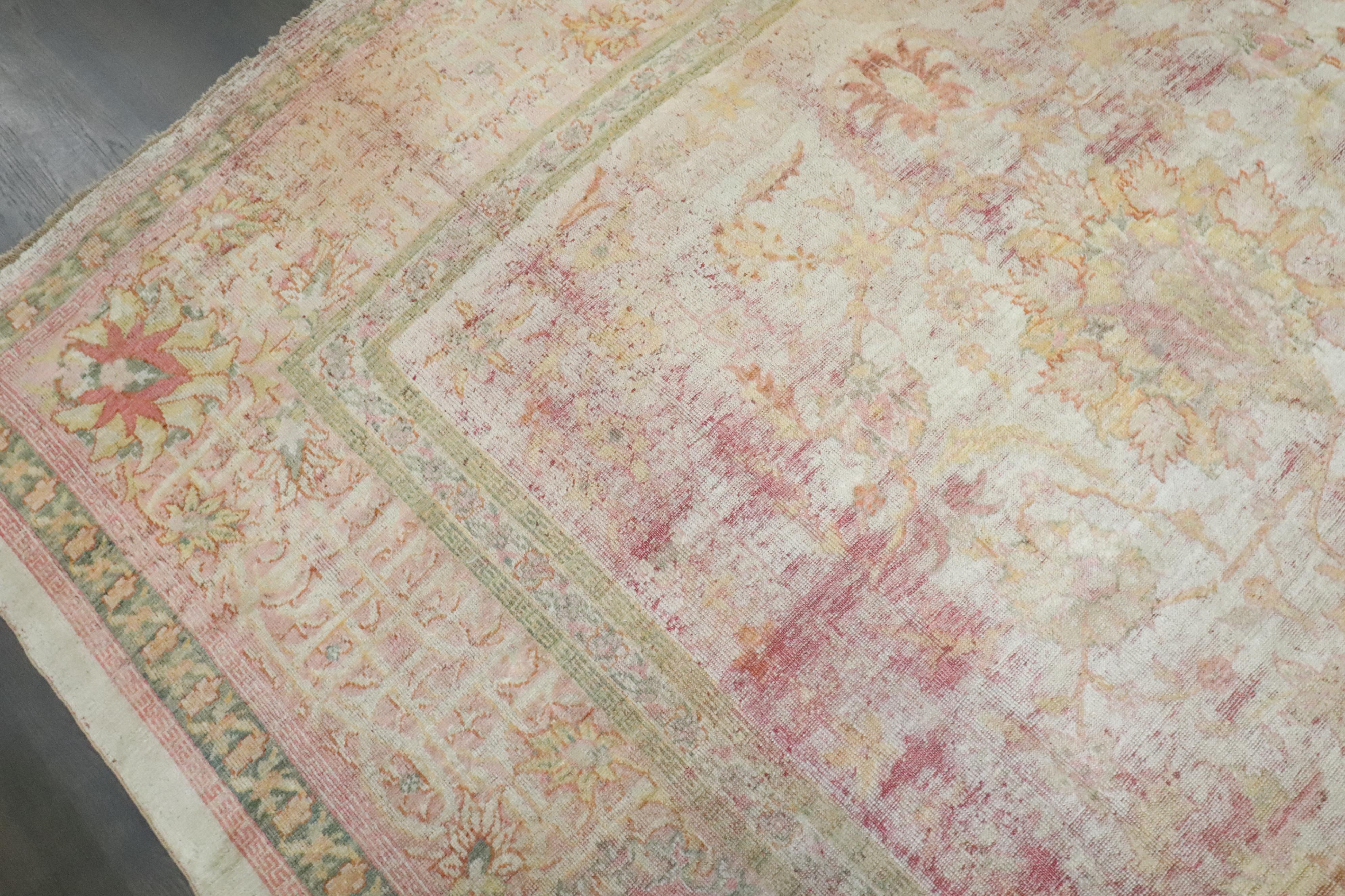 Tappeto antico turco Oushak consumato della fine del XIX secolo Collectional Zabihi in vendita 4