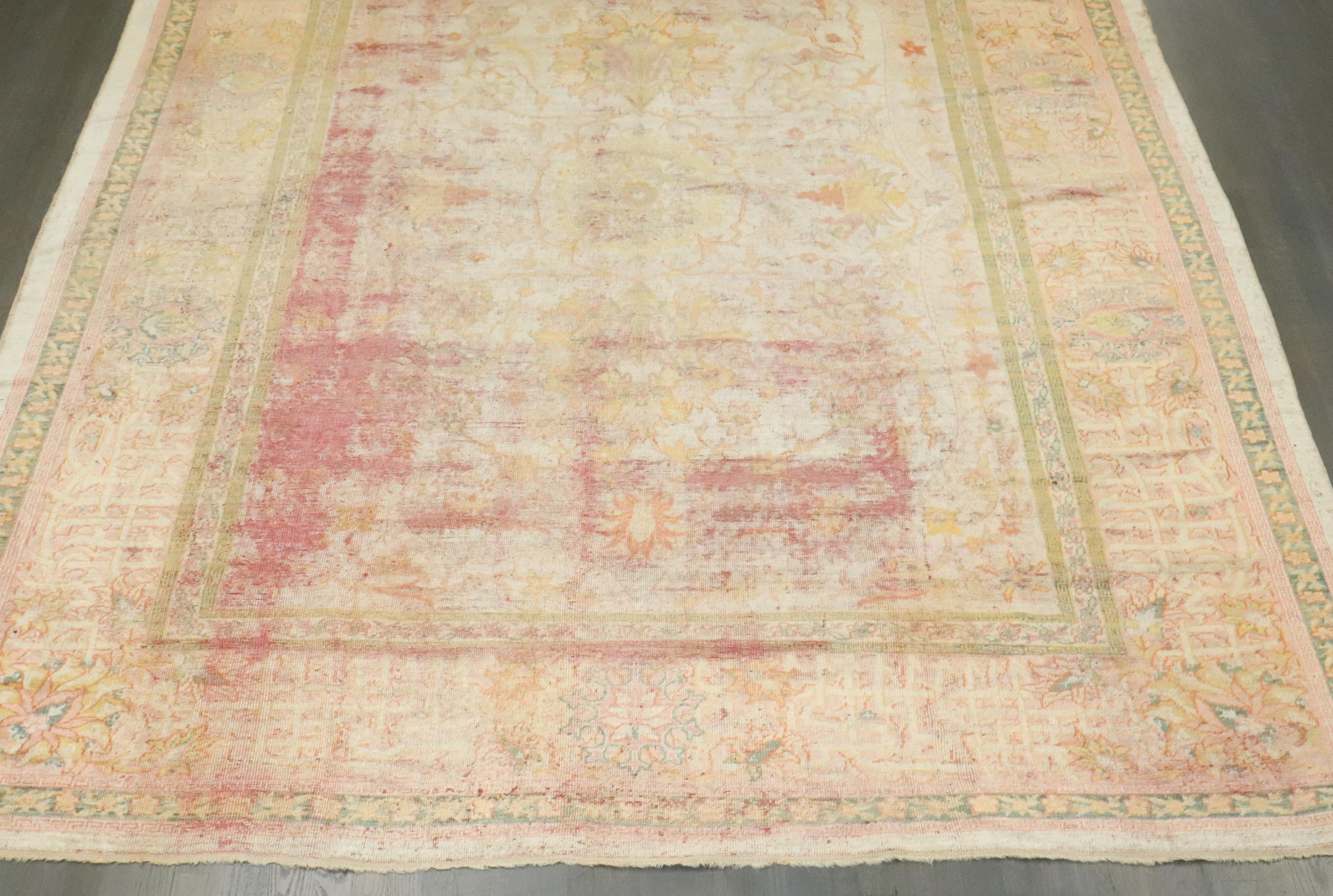 Tappeto antico turco Oushak consumato della fine del XIX secolo Collectional Zabihi in vendita 5