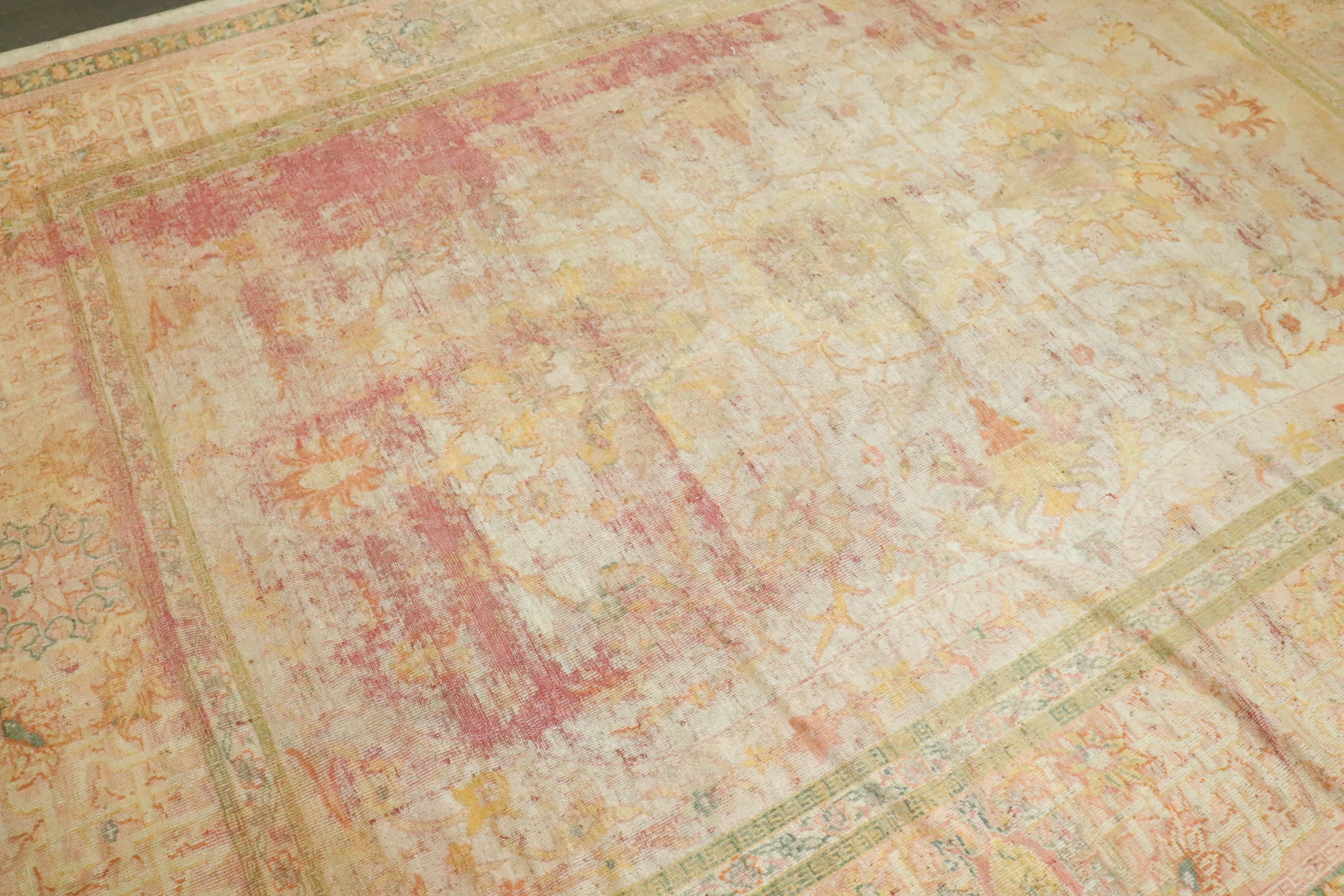 Lana Tappeto antico turco Oushak consumato della fine del XIX secolo Collectional Zabihi in vendita