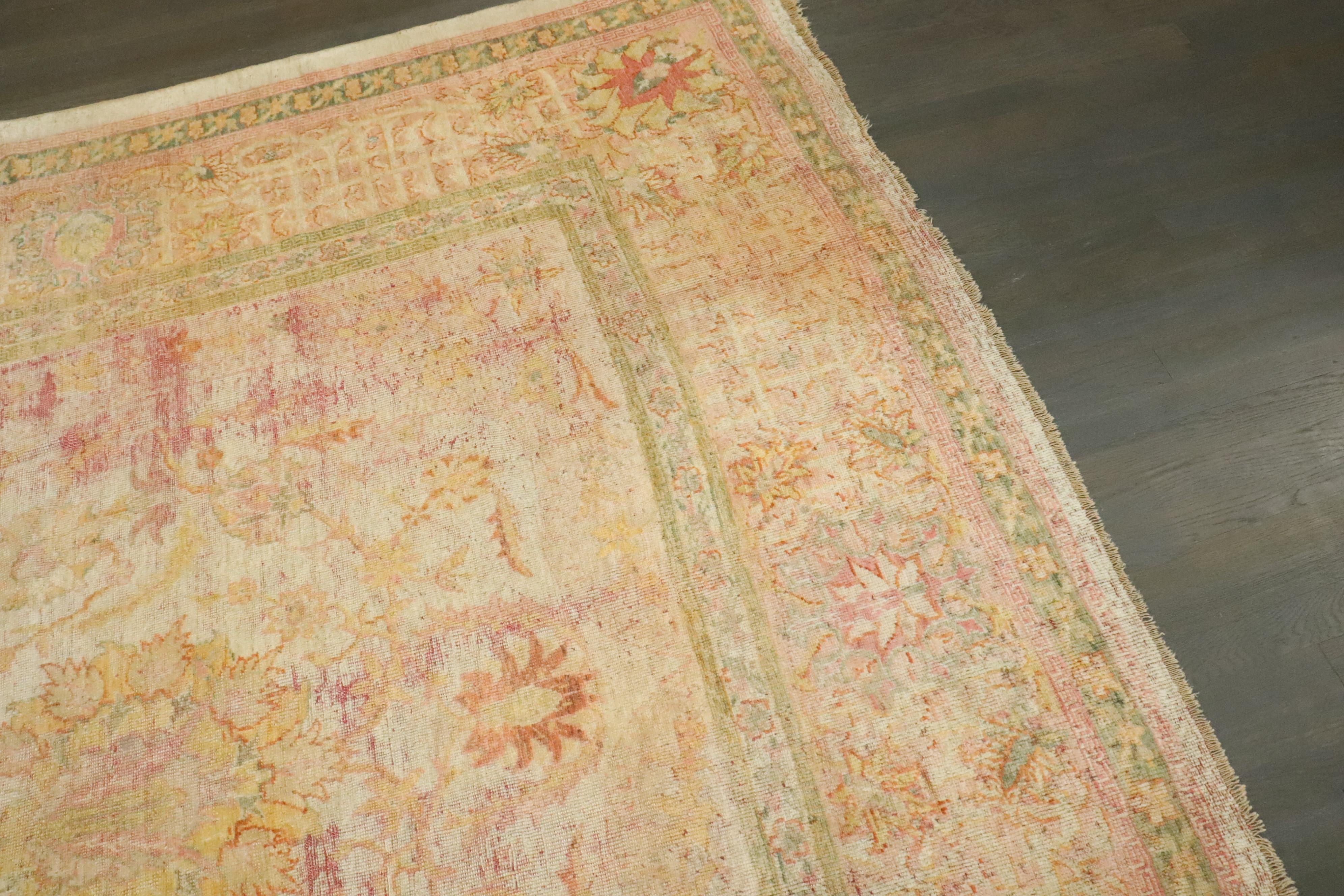 Tappeto antico turco Oushak consumato della fine del XIX secolo Collectional Zabihi in vendita 2