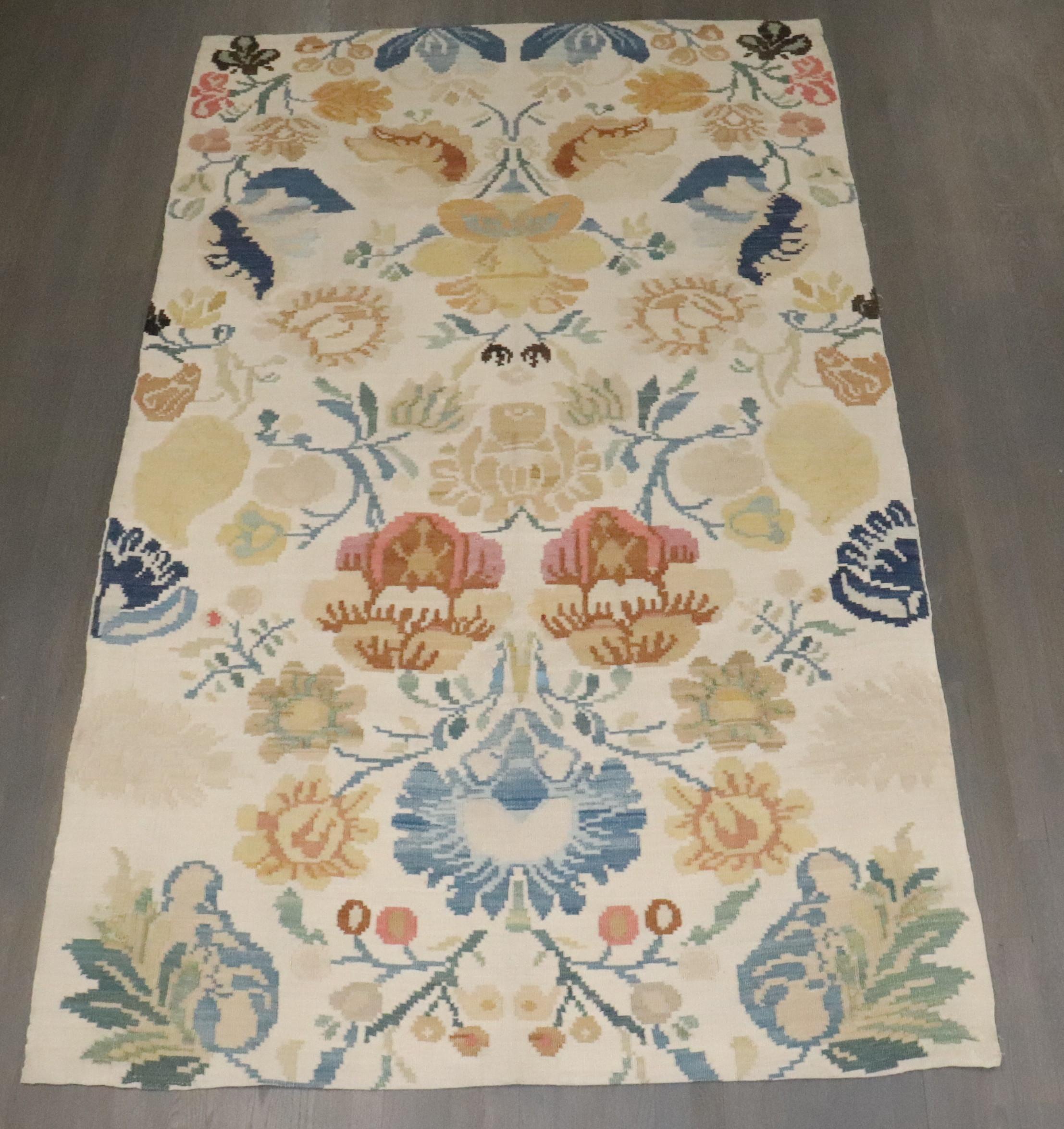 Noué à la main The Collective Zabihi Fin du 19ème siècle Européen Besserabian Balkan Kilim en vente
