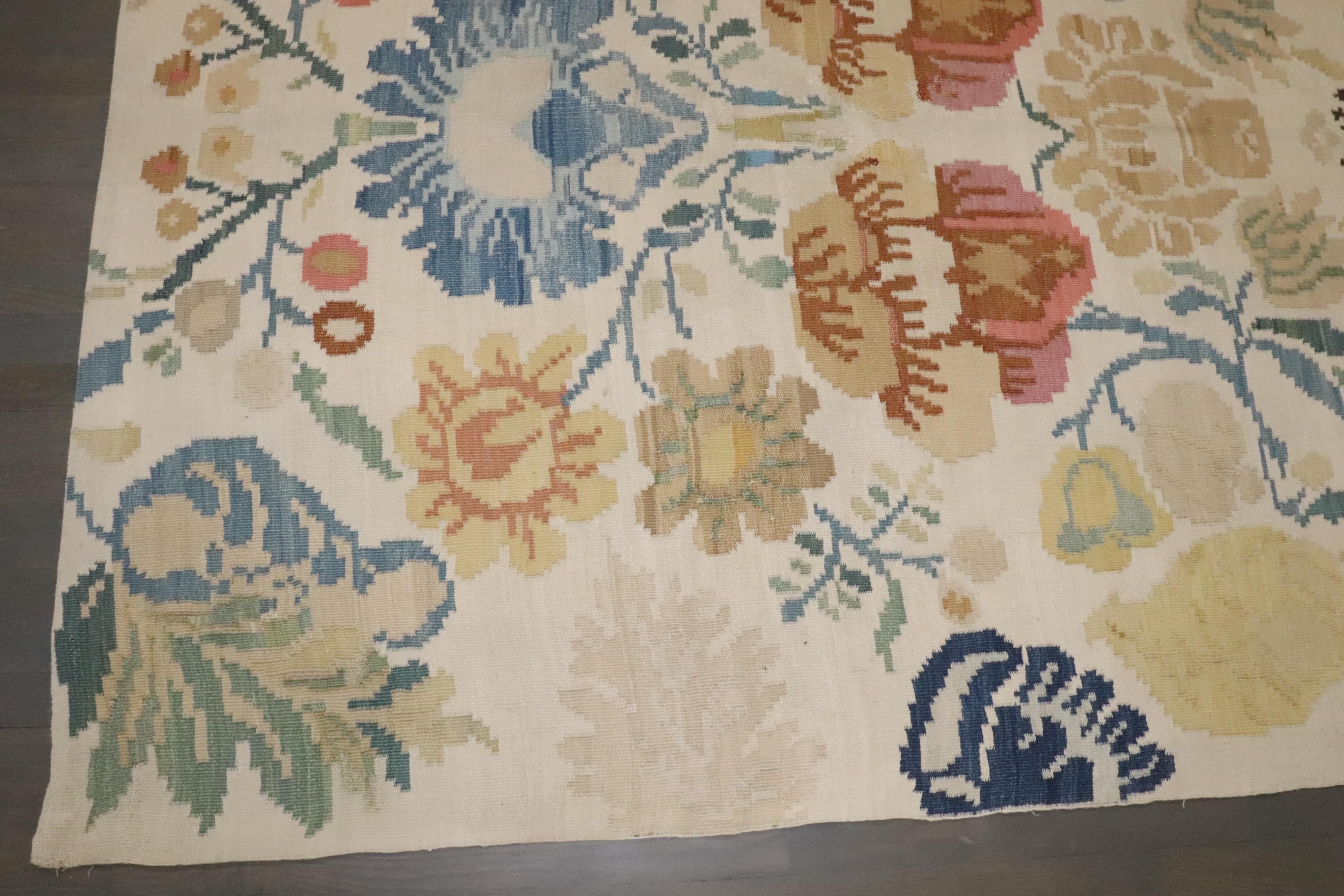 Laine The Collective Zabihi Fin du 19ème siècle Européen Besserabian Balkan Kilim en vente