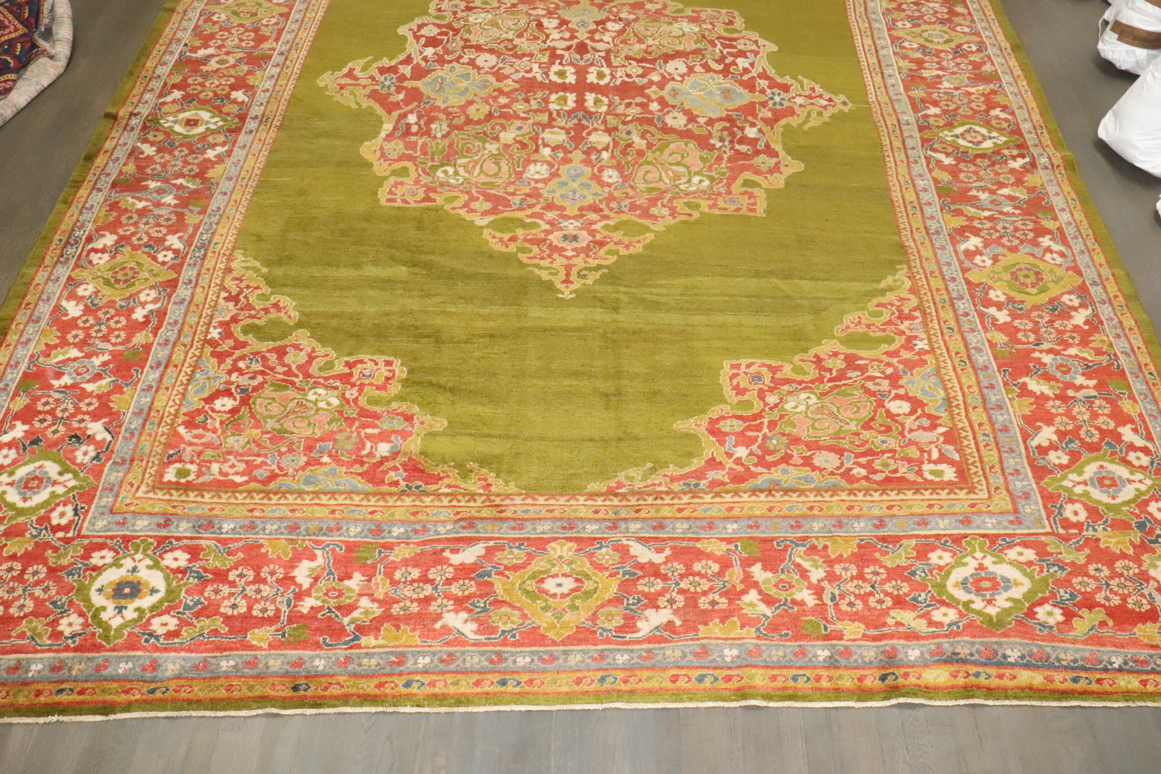 Grüner Sultanabad-Teppich aus der Zabihi-Kollektion des späten 19. Jahrhunderts im Angebot 7