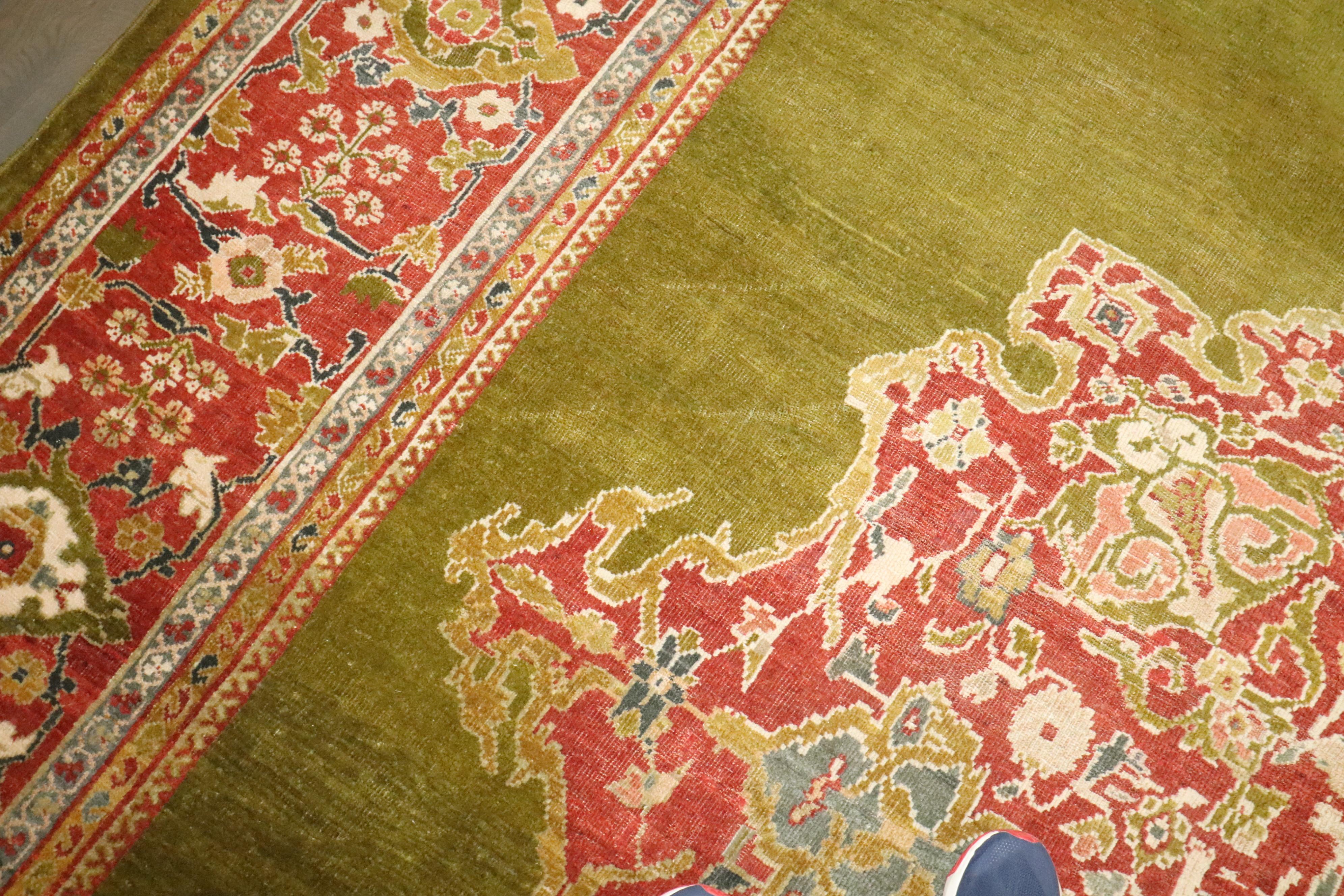 Grüner Sultanabad-Teppich aus der Zabihi-Kollektion des späten 19. Jahrhunderts (Wolle) im Angebot