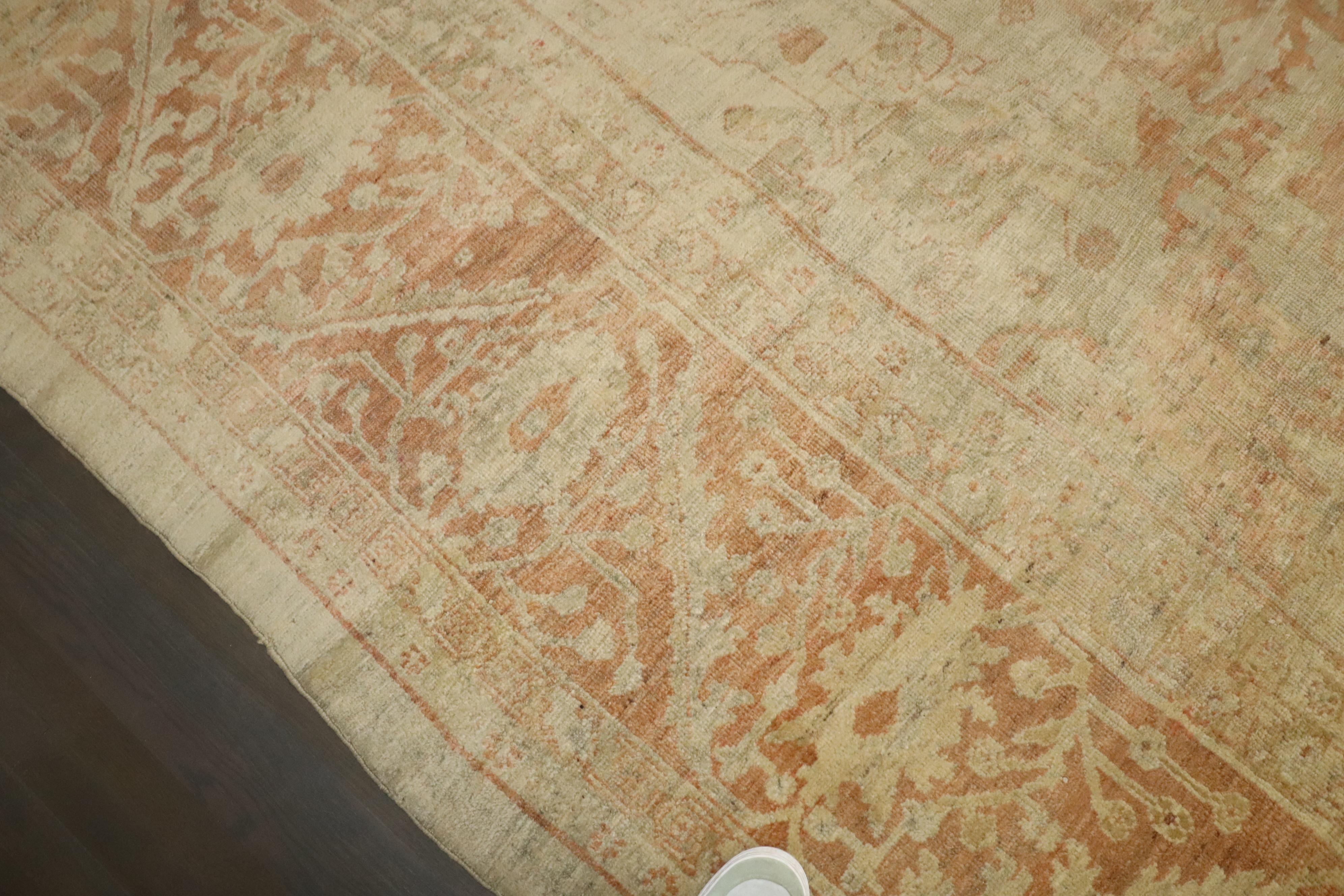 Tapis Lage carré de la collection Zabihi de Sultanabad de la fin du 19e siècle en vente 3