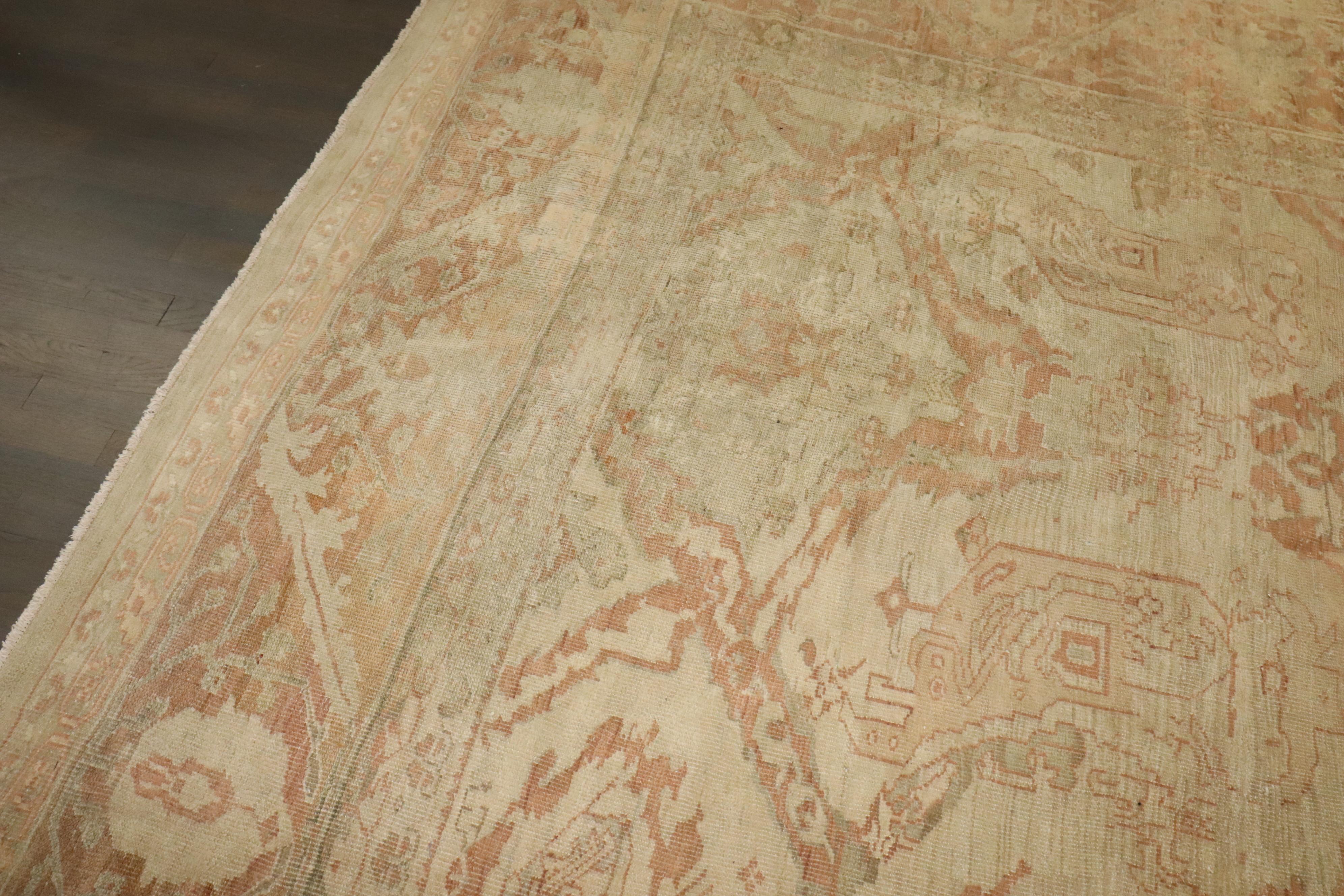 Tapis Lage carré de la collection Zabihi de Sultanabad de la fin du 19e siècle en vente 1