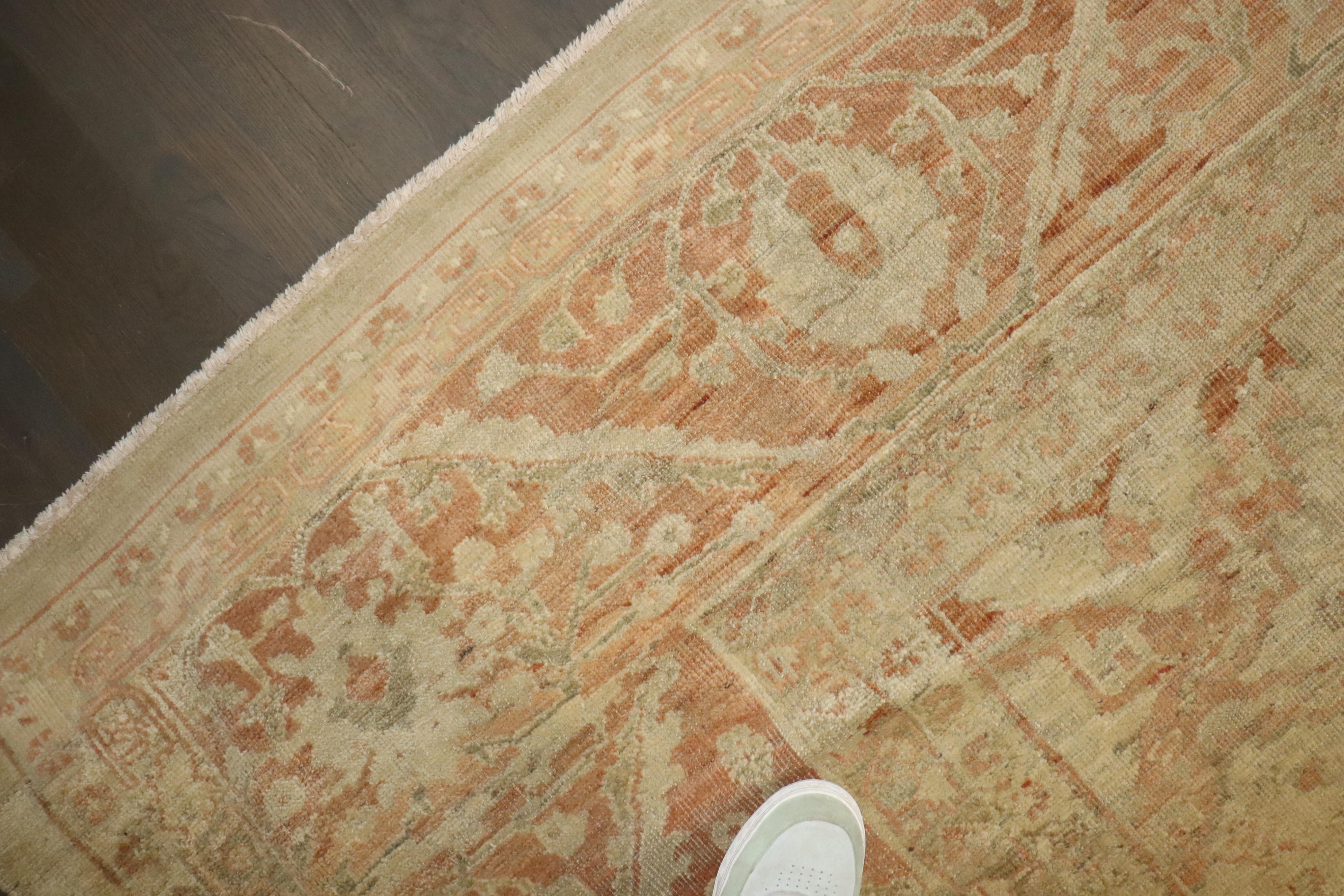 Tapis Lage carré de la collection Zabihi de Sultanabad de la fin du 19e siècle en vente 2