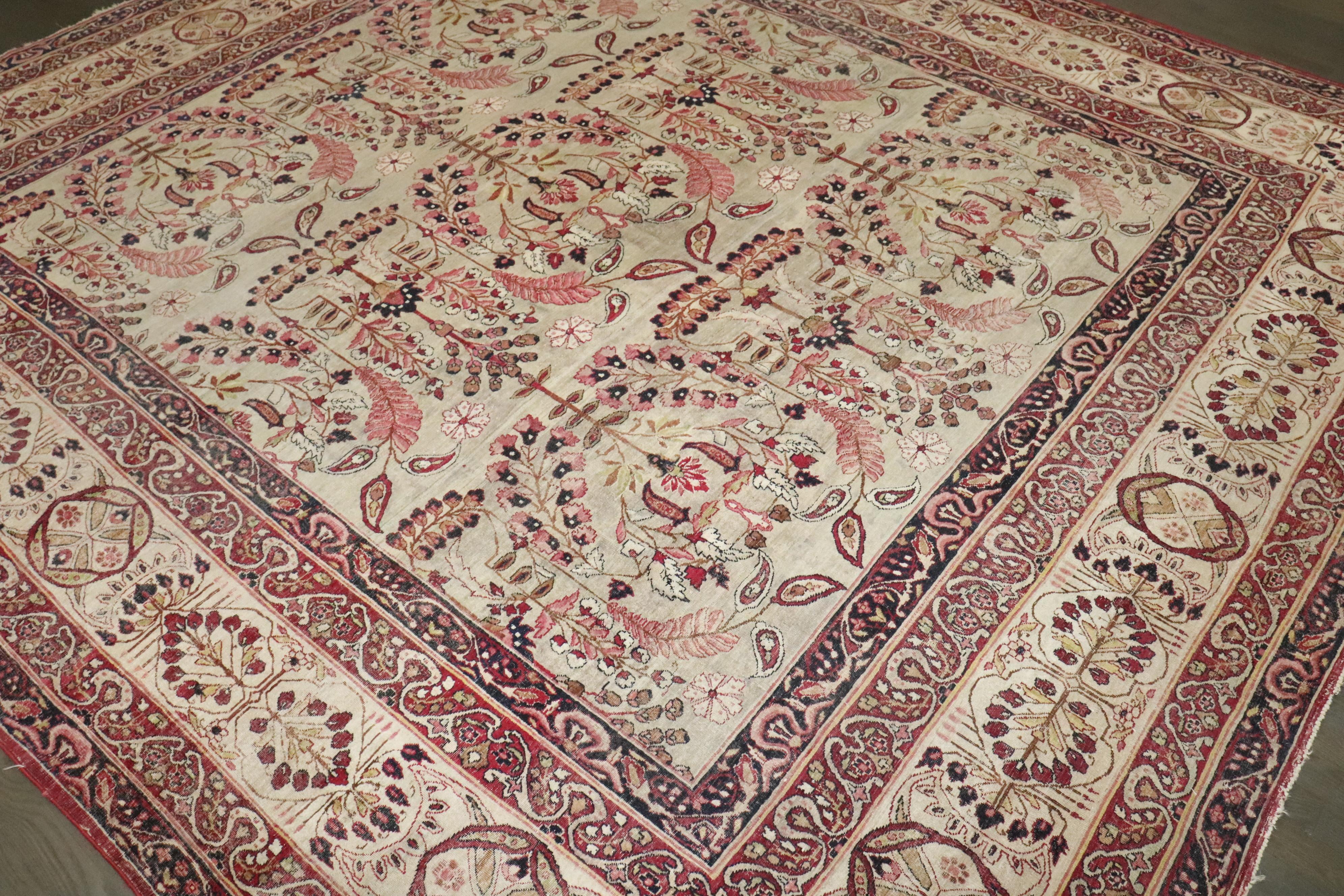 Tappeto quadrato grande del XIX secolo di Zabihi Collection's Lavar Kerman in vendita 5