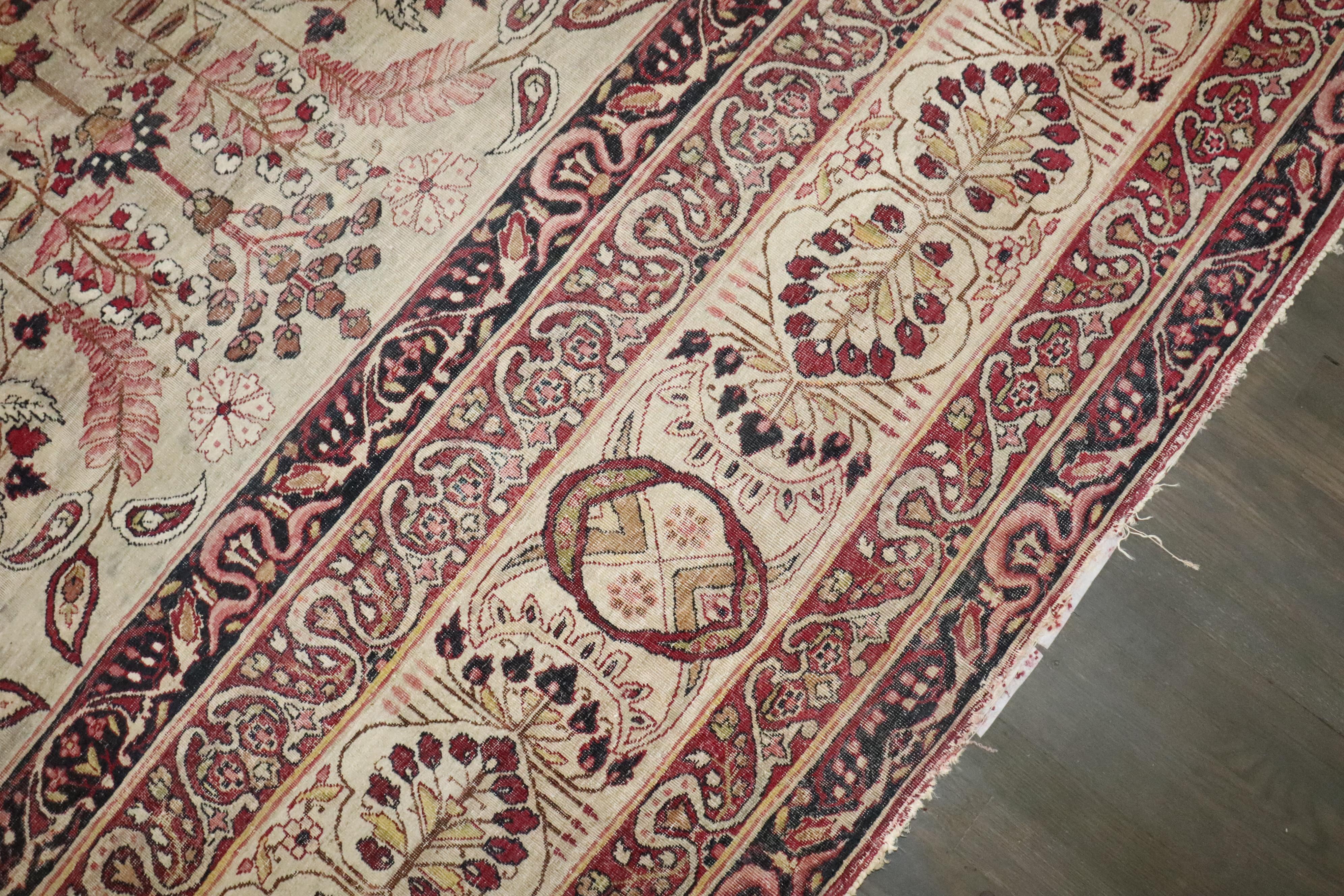 Tappeto quadrato grande del XIX secolo di Zabihi Collection's Lavar Kerman in vendita 7