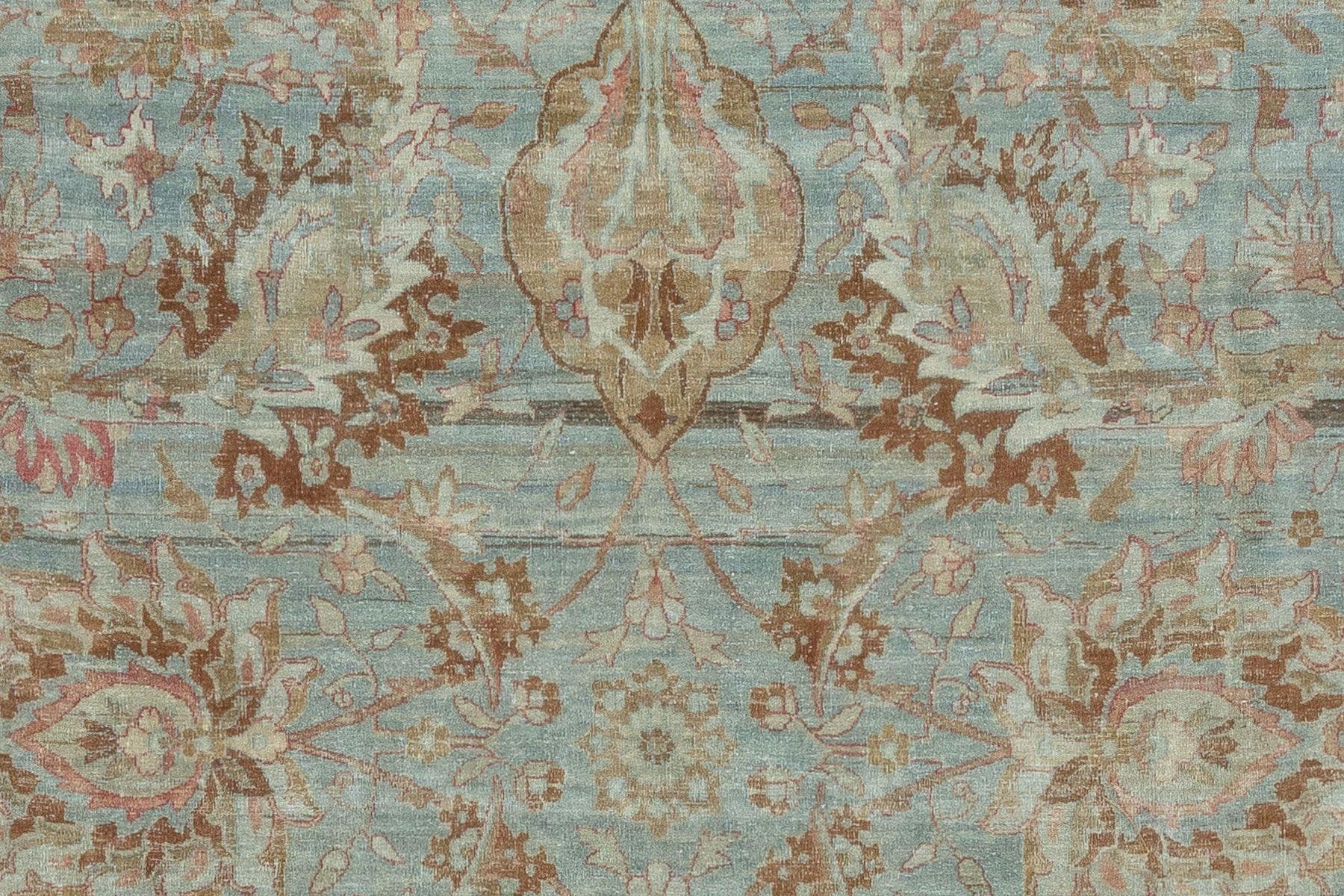 Tapis persan Yazd ancien bleu clair de la collection Zabihi en vente 4